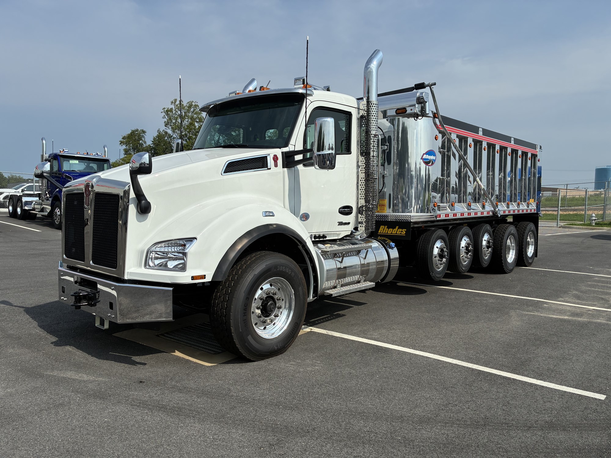 2027 Kenworth T880 2027 Kenworth T880 - image 2 of 6
