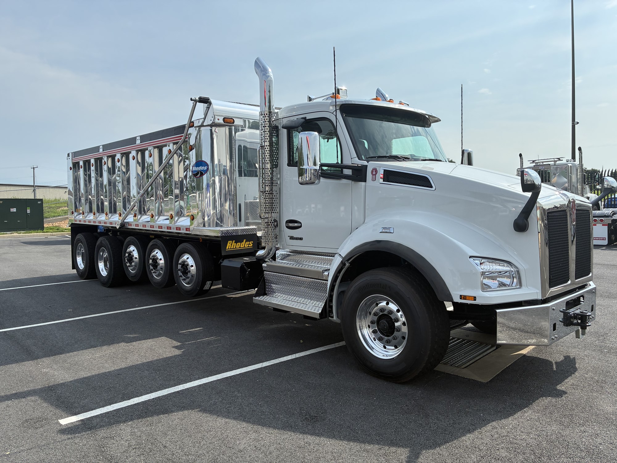 2027 Kenworth T880 2027 Kenworth T880 - image 3 of 6