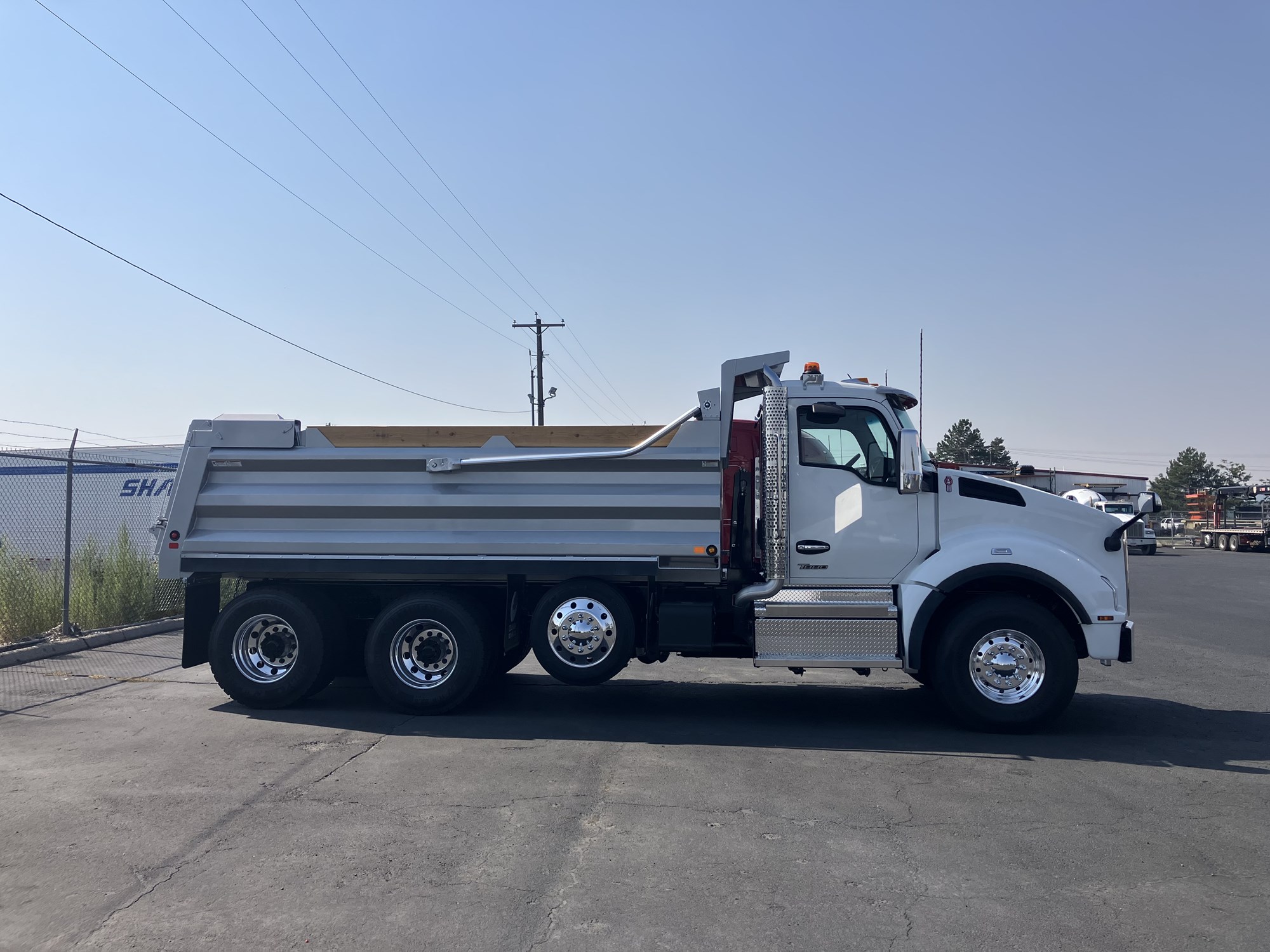 2027 Kenworth T880 - image 1 of 2
