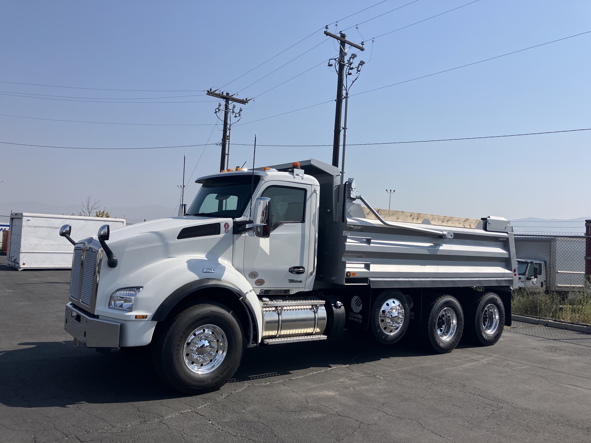2027 Kenworth T880 - image 2 of 2