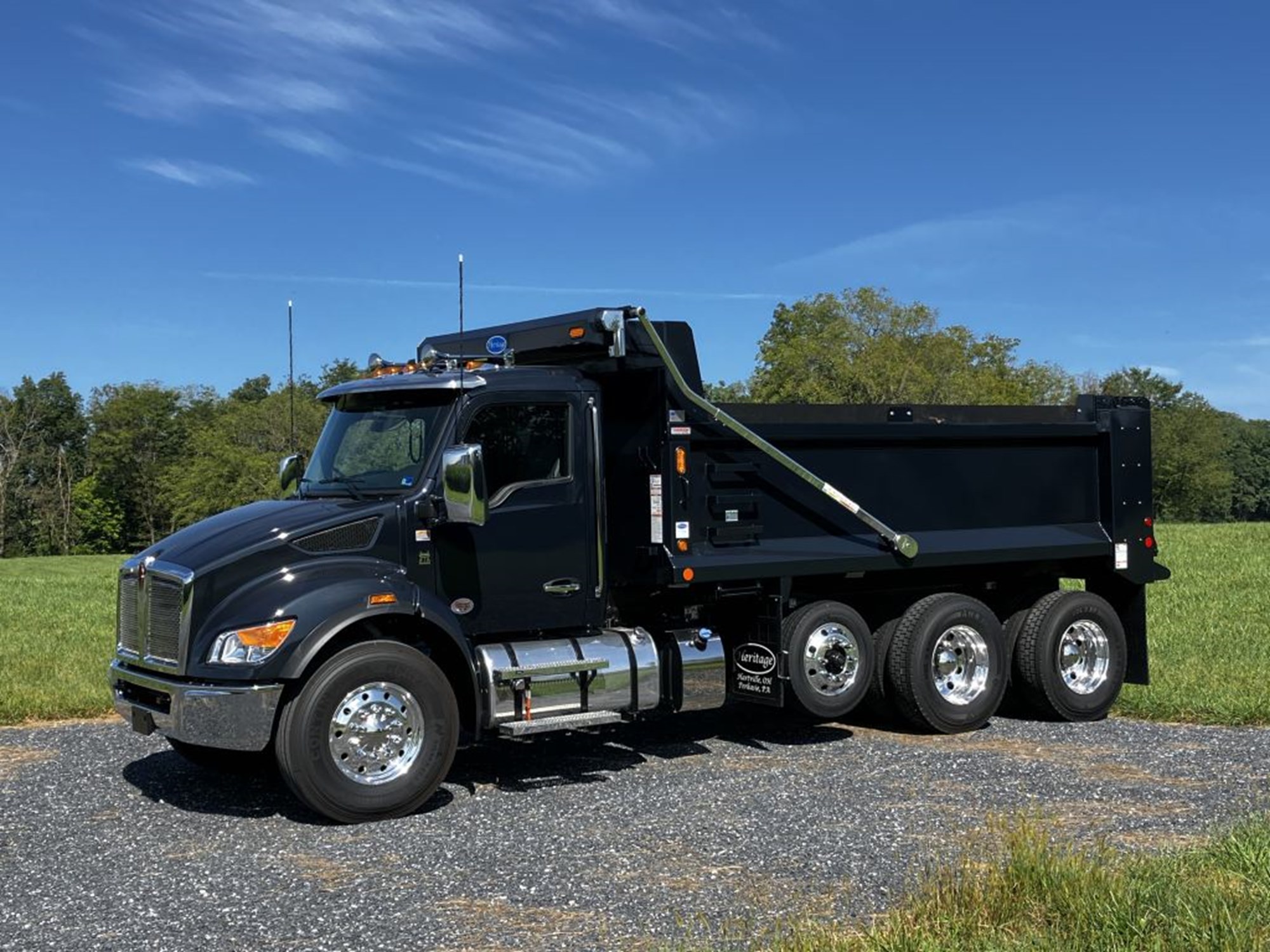 2027 Kenworth T480 2027 Kenworth T480 - image 1 of 6