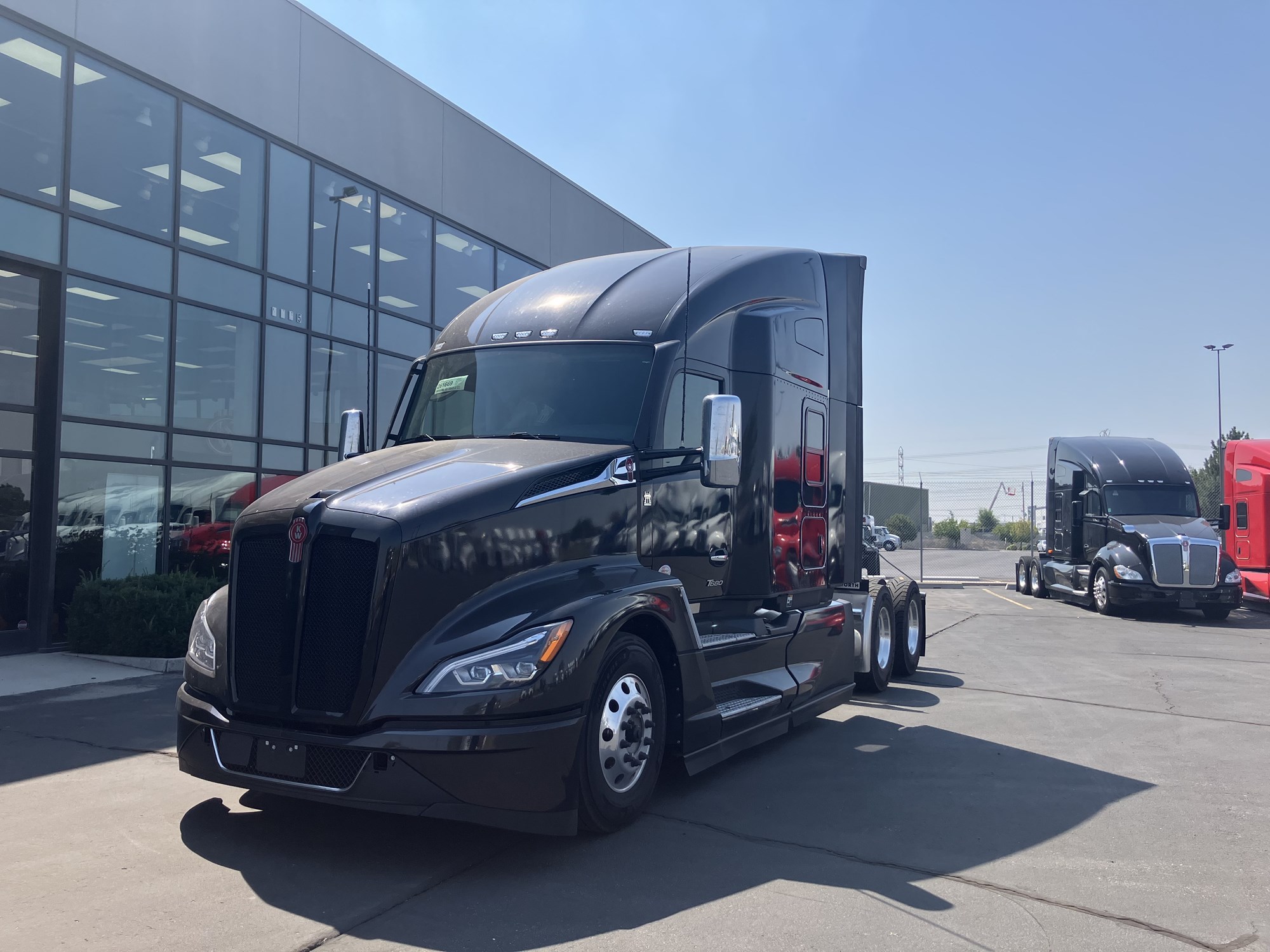 2027 Kenworth T680 Next Gen 2027 Kenworth T680 Next Gen - image 1 of 6