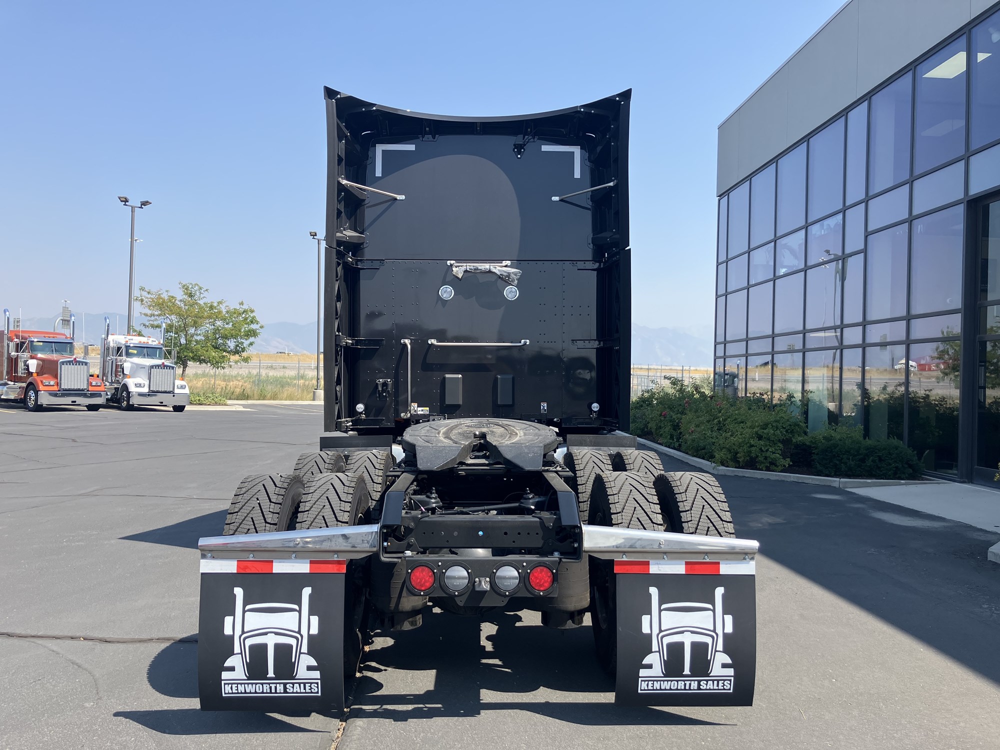 2027 Kenworth T680 Next Gen 2027 Kenworth T680 Next Gen - image 3 of 6