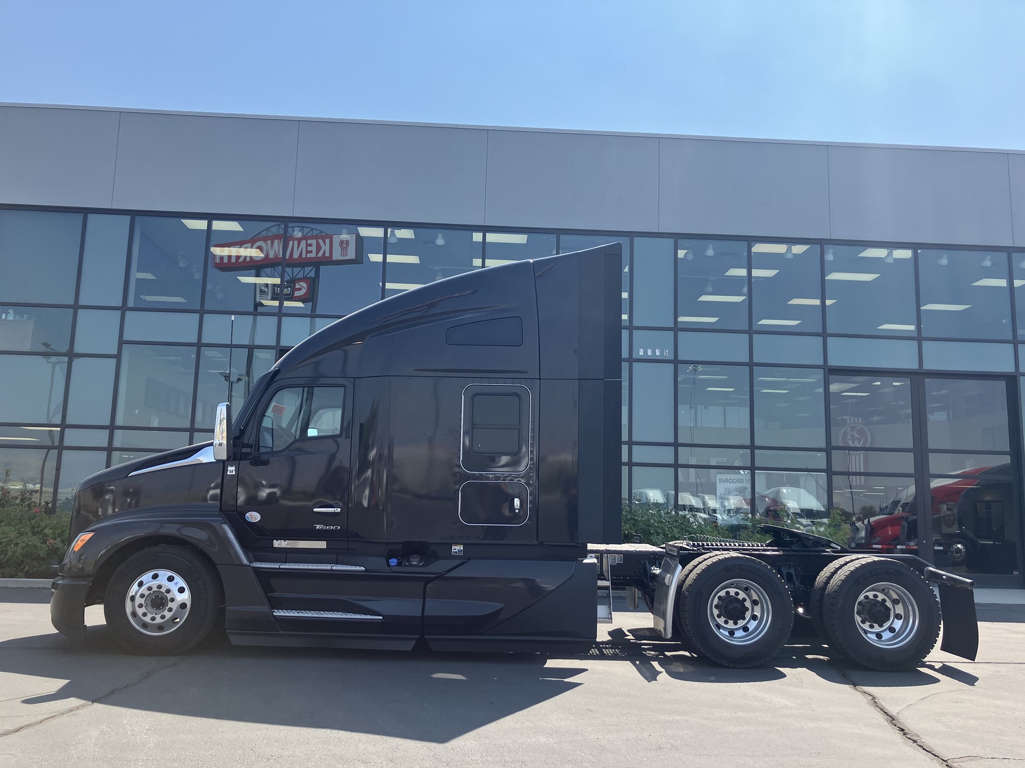 2027 Kenworth T680 Next Gen 2027 Kenworth T680 Next Gen - image 4 of 6