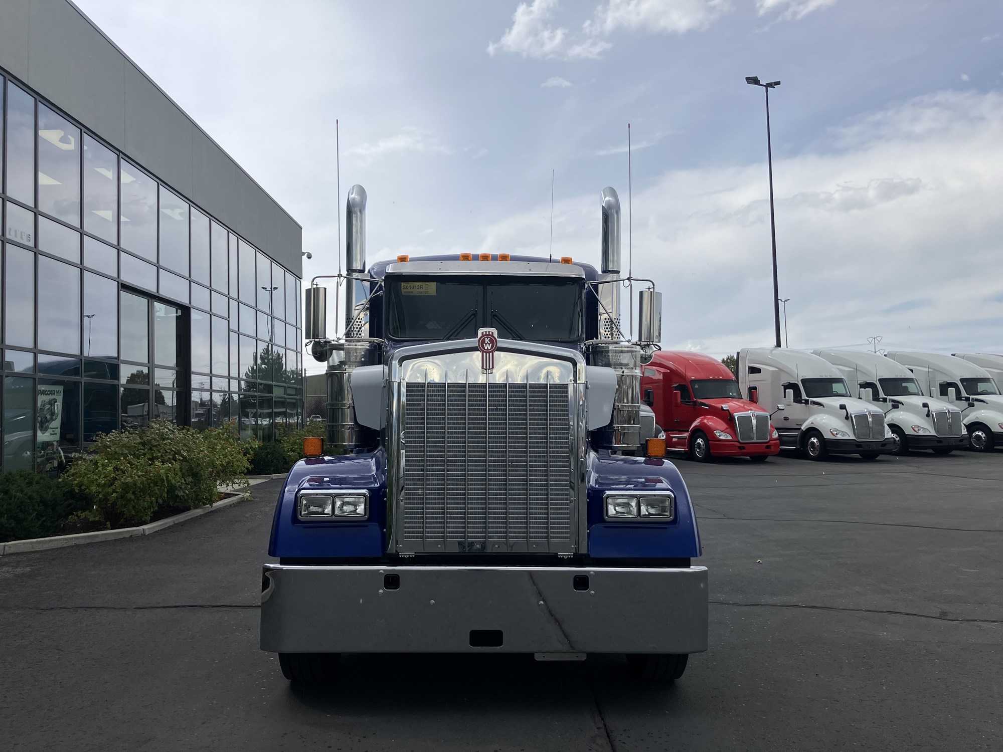 2027 Kenworth W900B 2027 Kenworth W900B - image 2 of 6