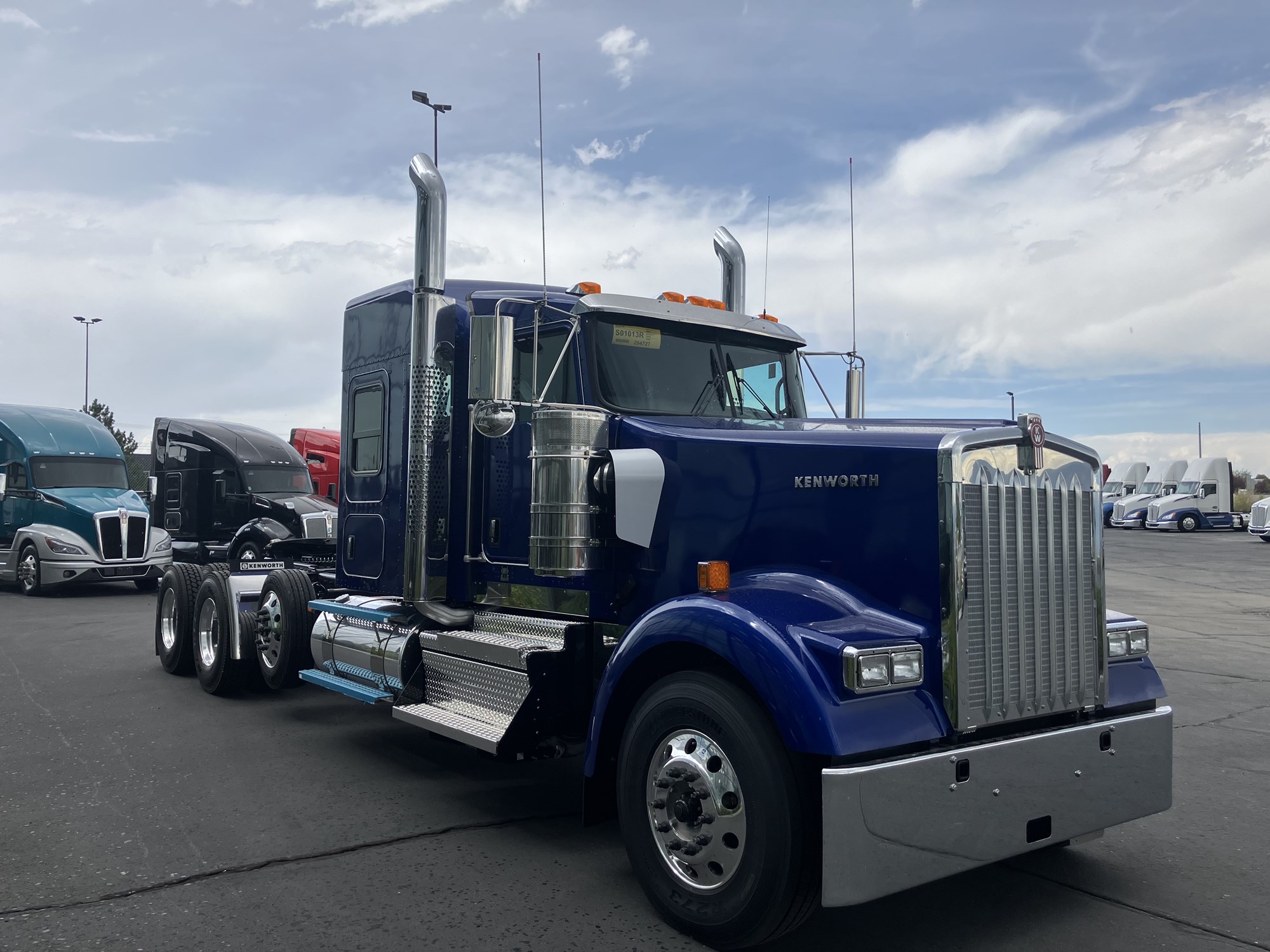 2027 Kenworth W900B 2027 Kenworth W900B - image 3 of 6