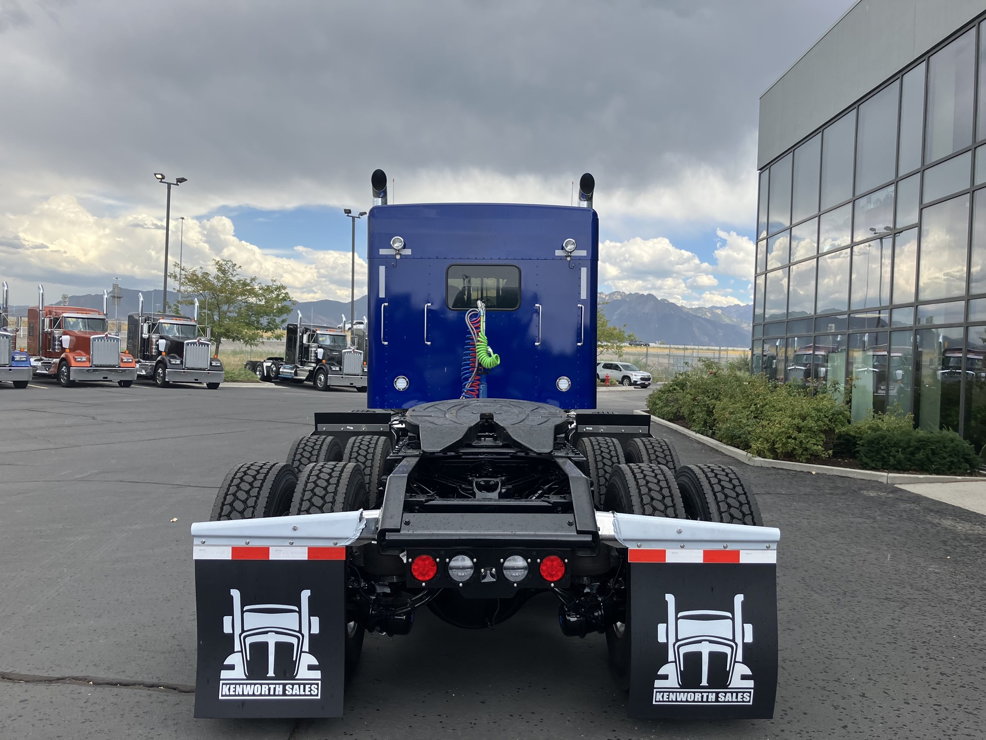 2027 Kenworth W900B 2027 Kenworth W900B - image 4 of 6