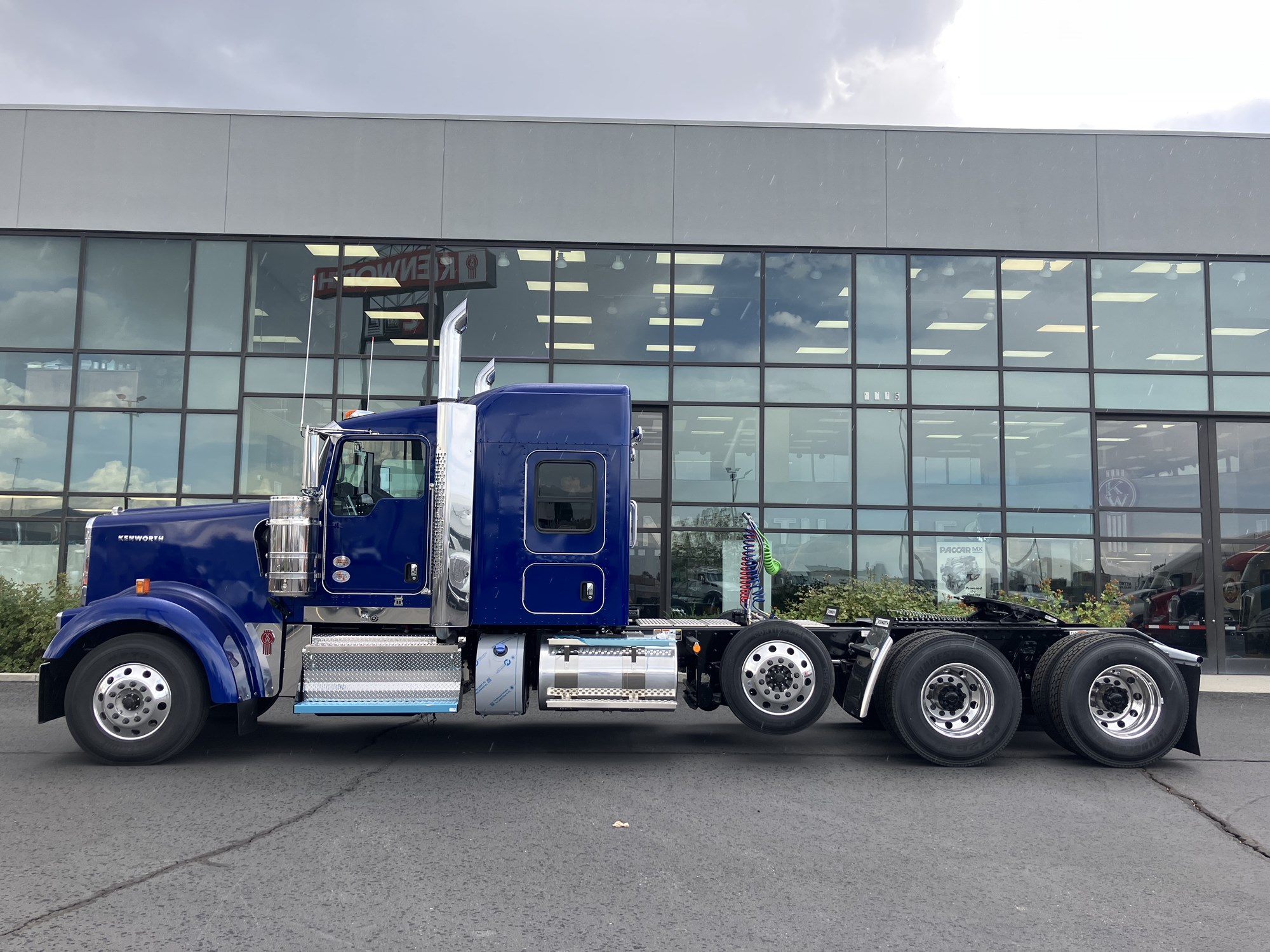 2027 Kenworth W900B 2027 Kenworth W900B - image 5 of 6