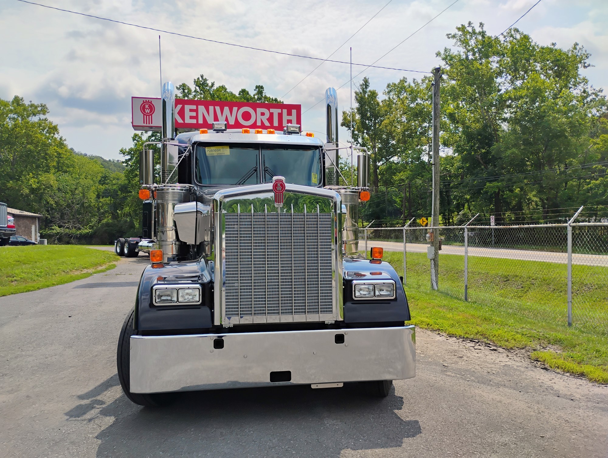 2027 Kenworth W900L 2027 Kenworth W900L - image 2 of 6