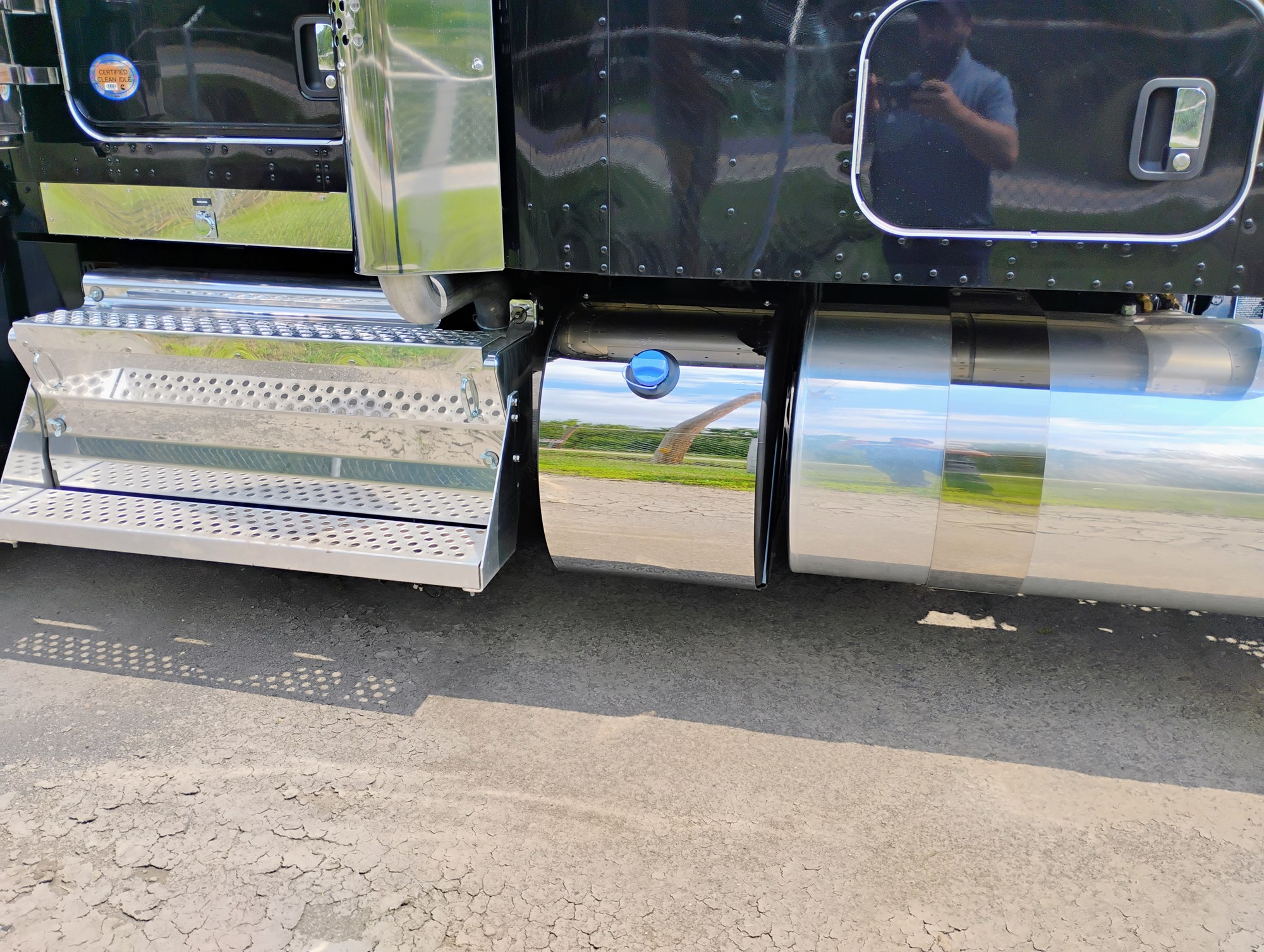 2027 Kenworth W900L 2027 Kenworth W900L - image 5 of 6