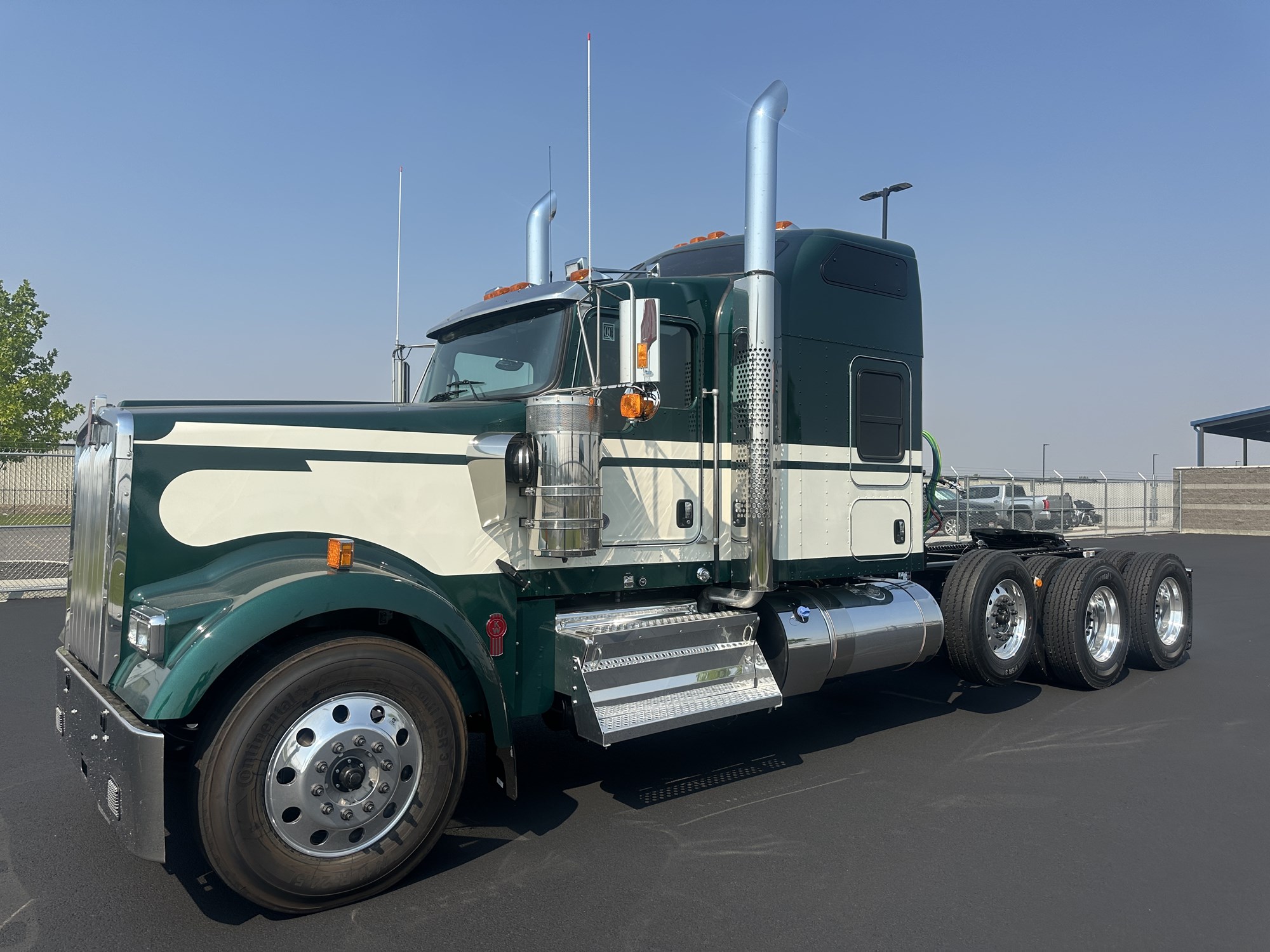2027 Kenworth W900L 2027 Kenworth W900L - image 1 of 6