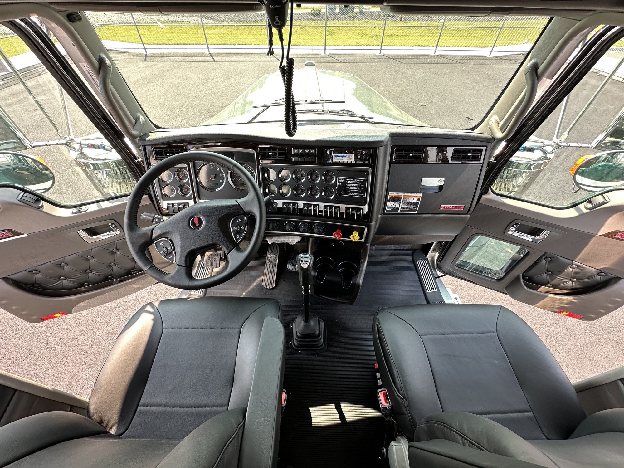 2027 Kenworth W900L VR255137-09 2027 Kenworth W900L VR255137-09