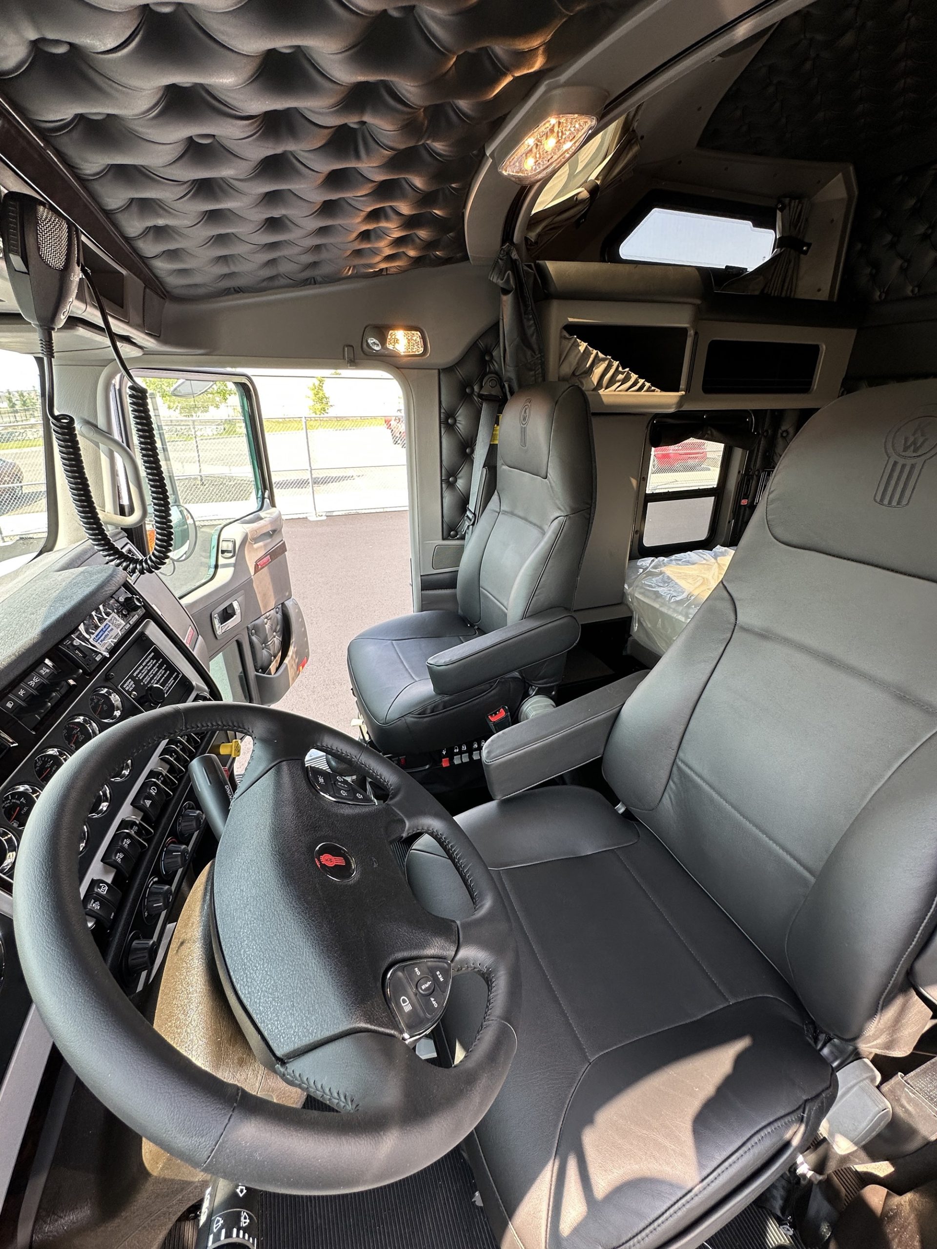 2027 Kenworth W900L VR255137-10 2027 Kenworth W900L VR255137-10