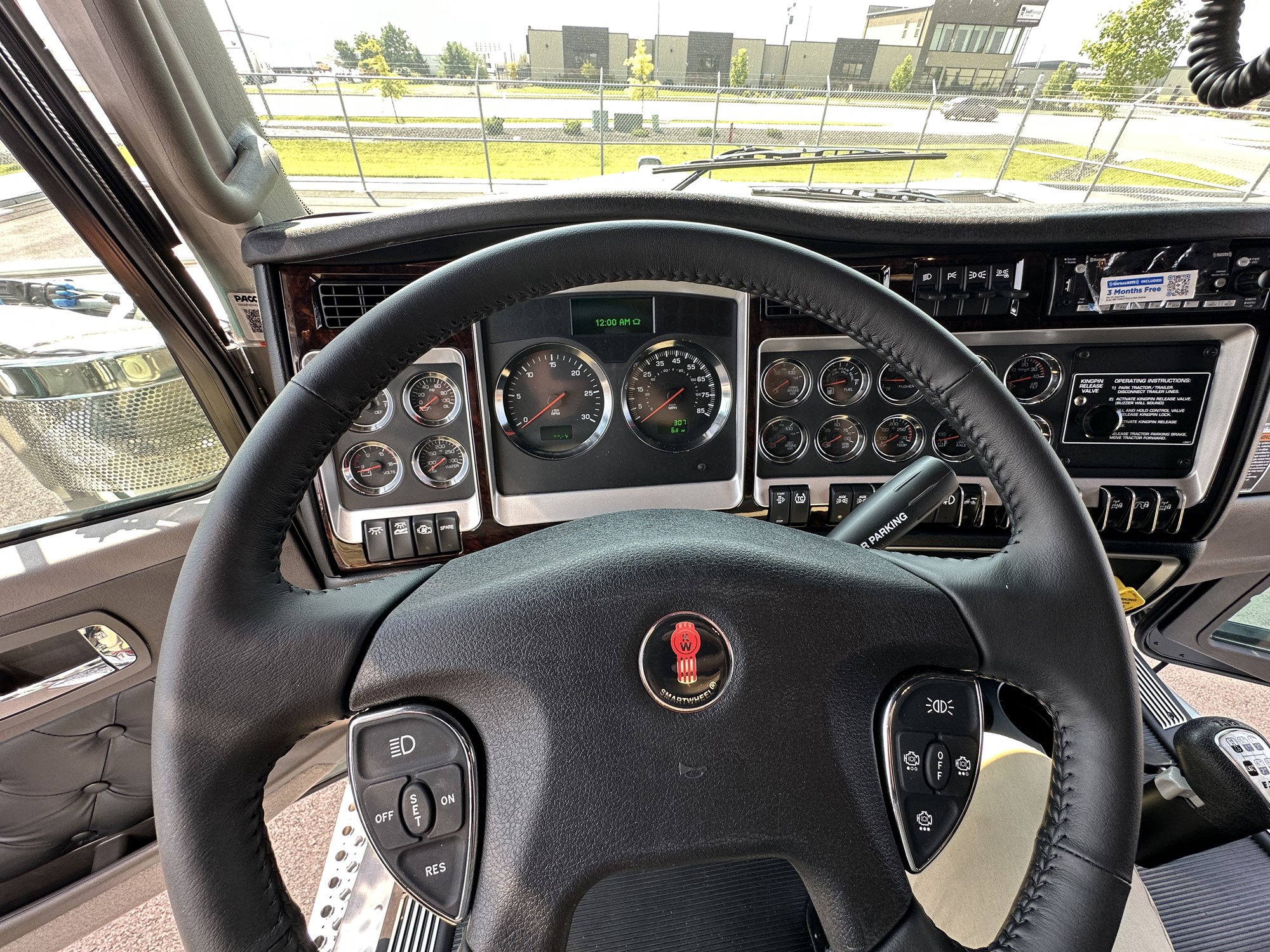 2027 Kenworth W900L VR255137-11 2027 Kenworth W900L VR255137-11