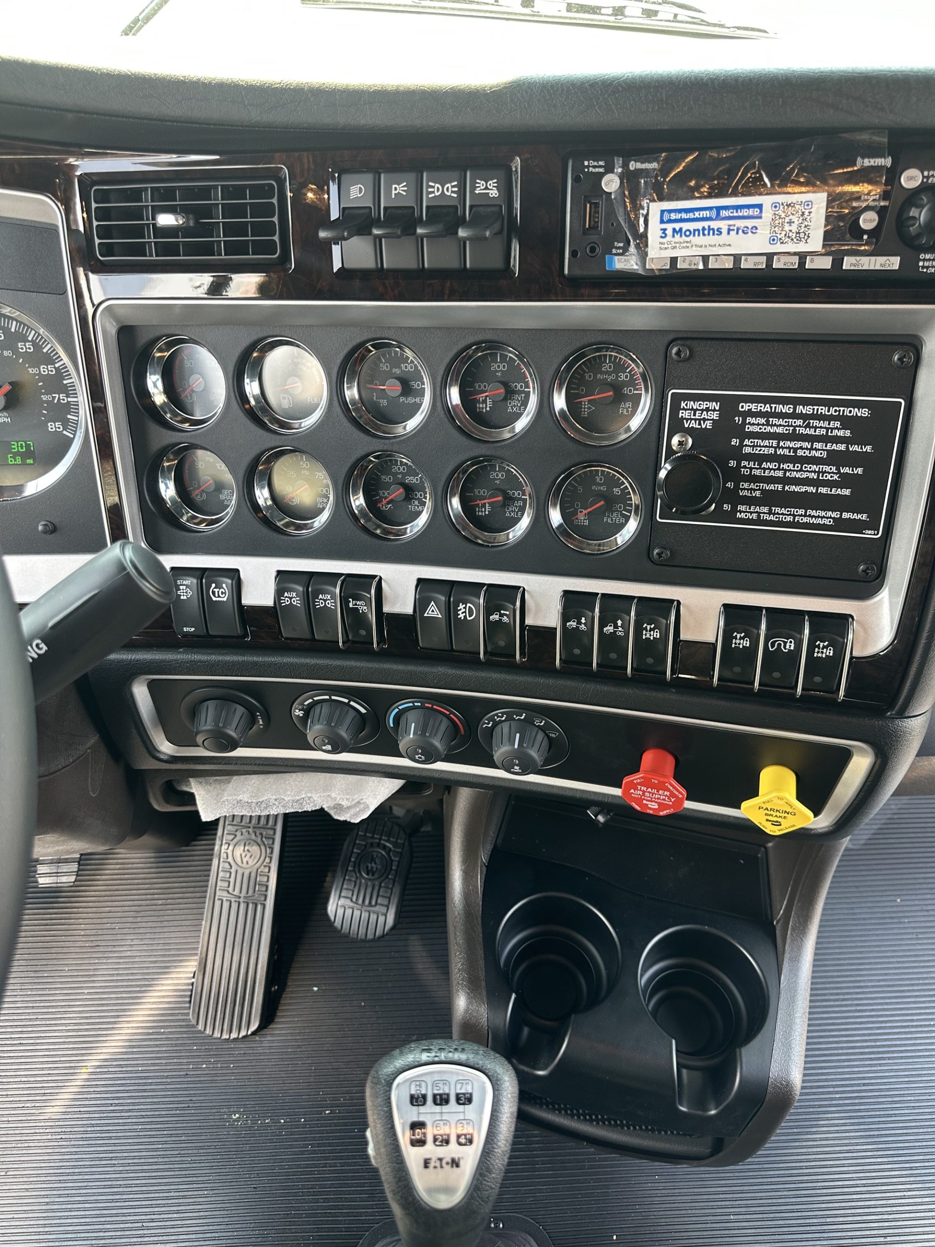 2027 Kenworth W900L VR255137-12 2027 Kenworth W900L VR255137-12