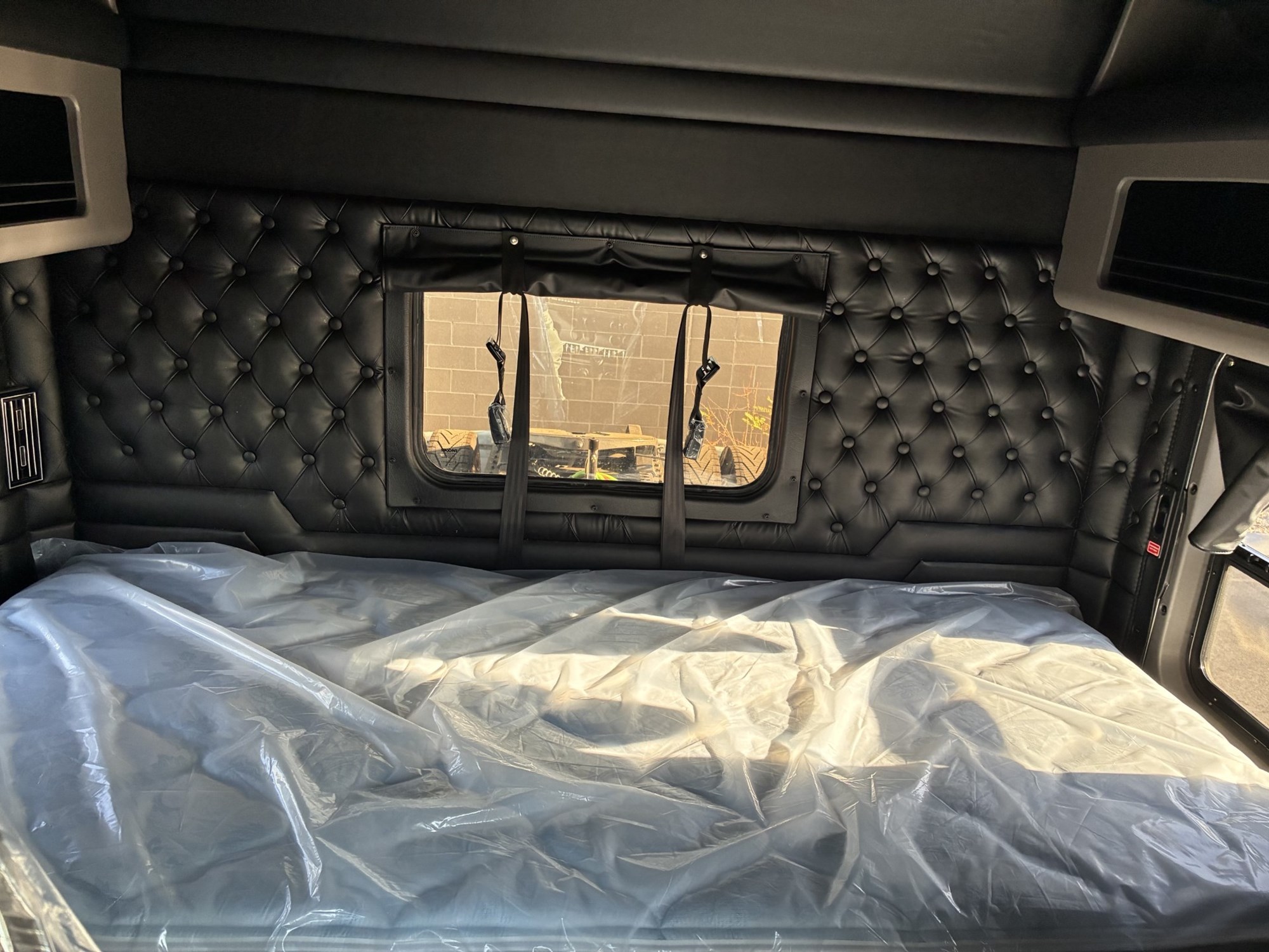 2027 Kenworth W900B VR255141-07 2027 Kenworth W900B VR255141-07