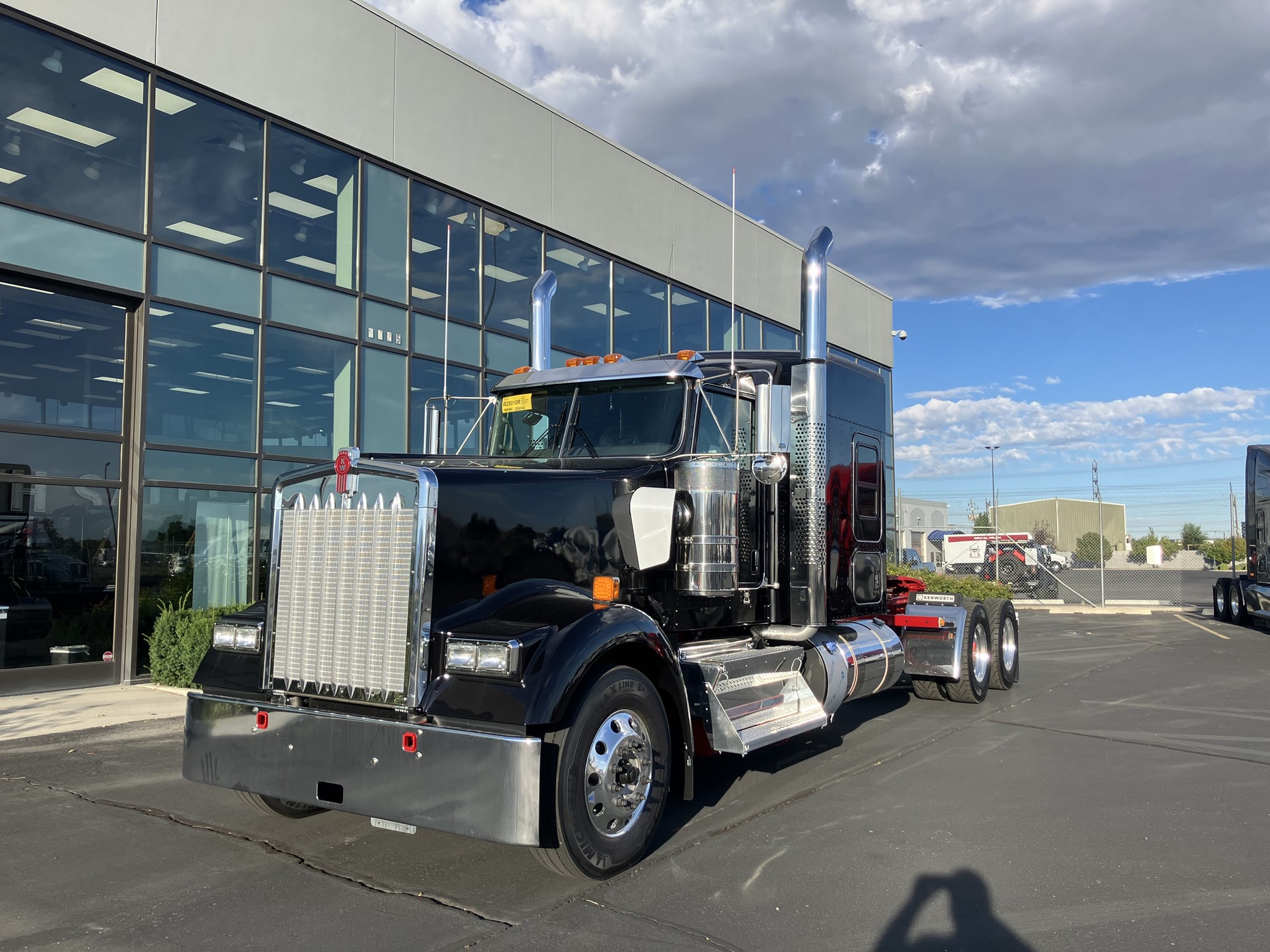 2027 Kenworth W900B 2027 Kenworth W900B - image 1 of 6