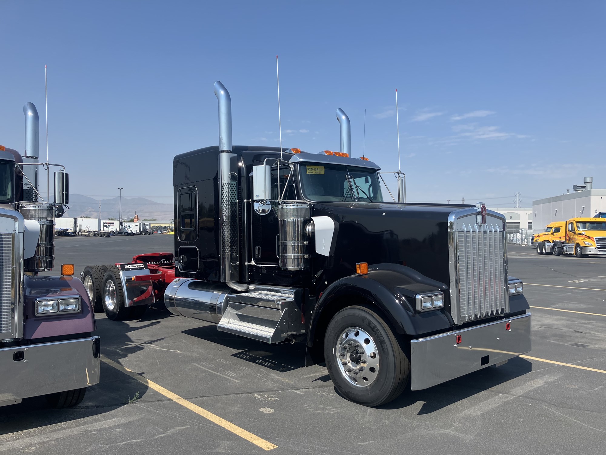 2027 Kenworth W900B 2027 Kenworth W900B - image 1 of 5