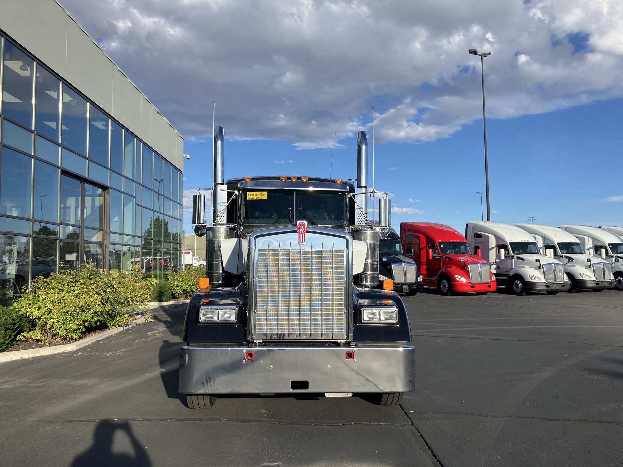 2027 Kenworth W900B 2027 Kenworth W900B - image 2 of 6