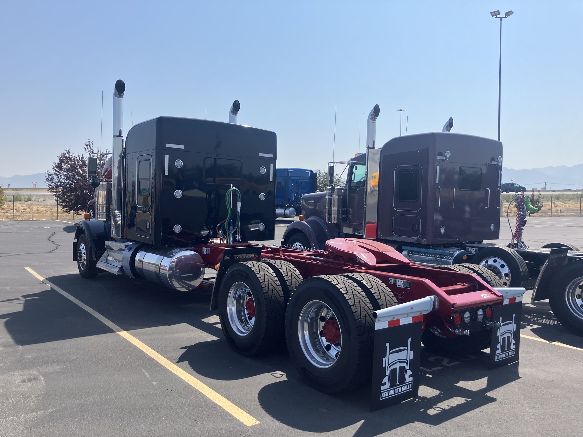 2027 Kenworth W900B 2027 Kenworth W900B - image 2 of 5