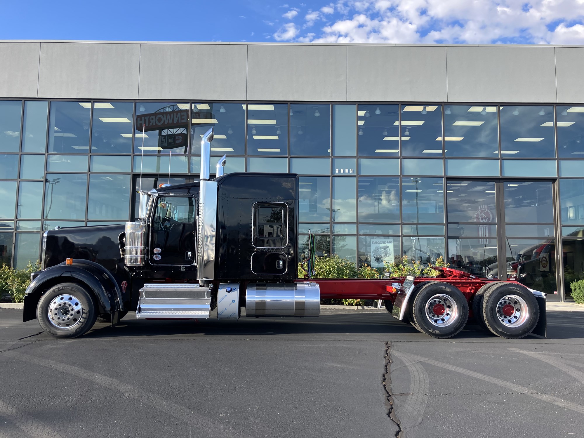 2027 Kenworth W900B 2027 Kenworth W900B - image 5 of 6