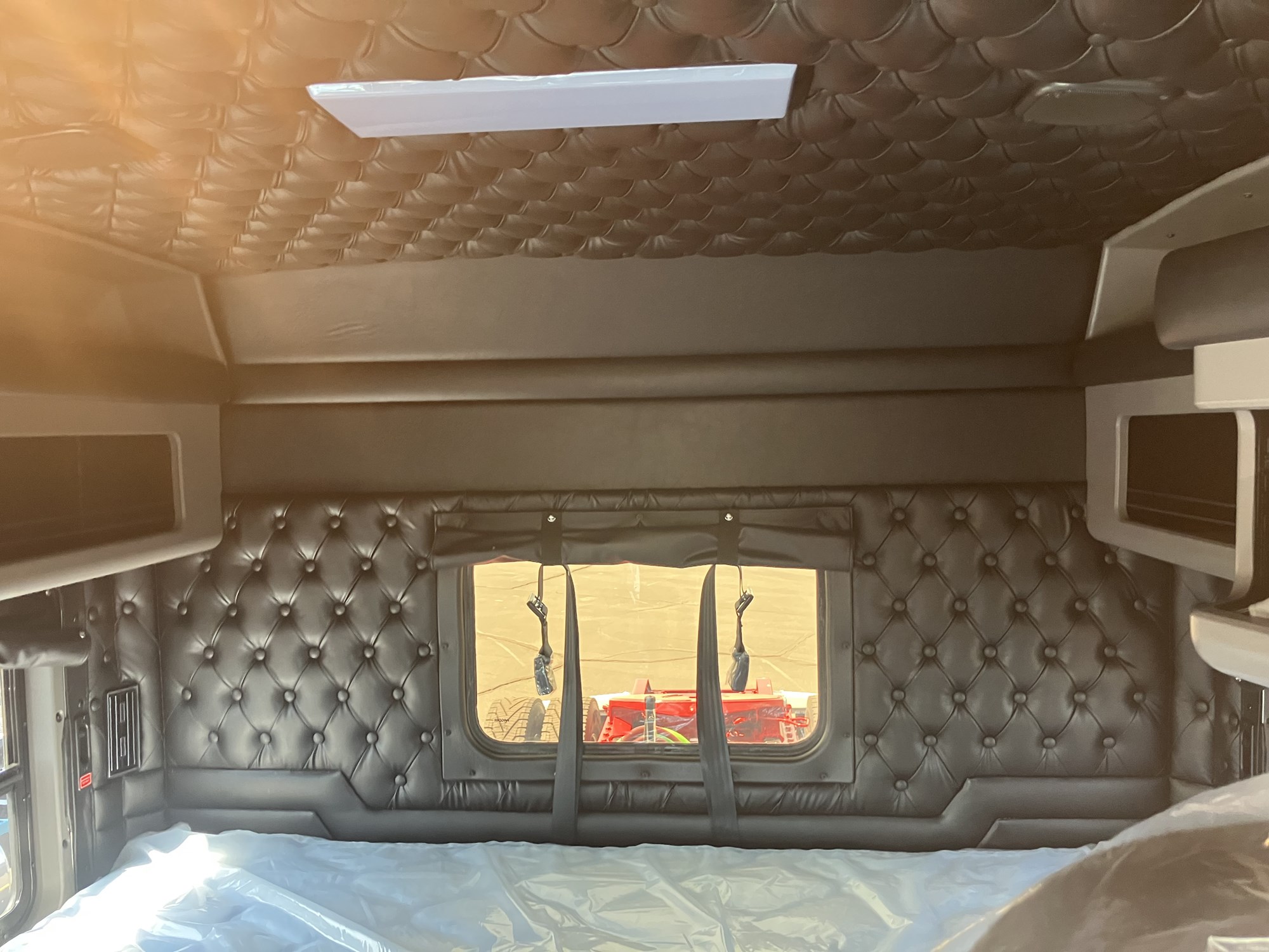 2027 Kenworth W900B 2027 Kenworth W900B - image 5 of 5