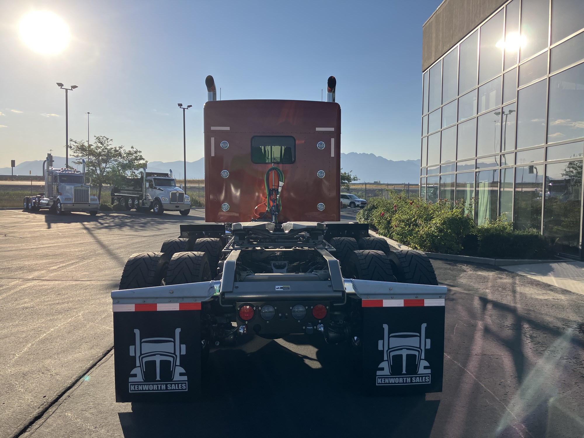 2027 Kenworth W900B 2027 Kenworth W900B - image 4 of 6