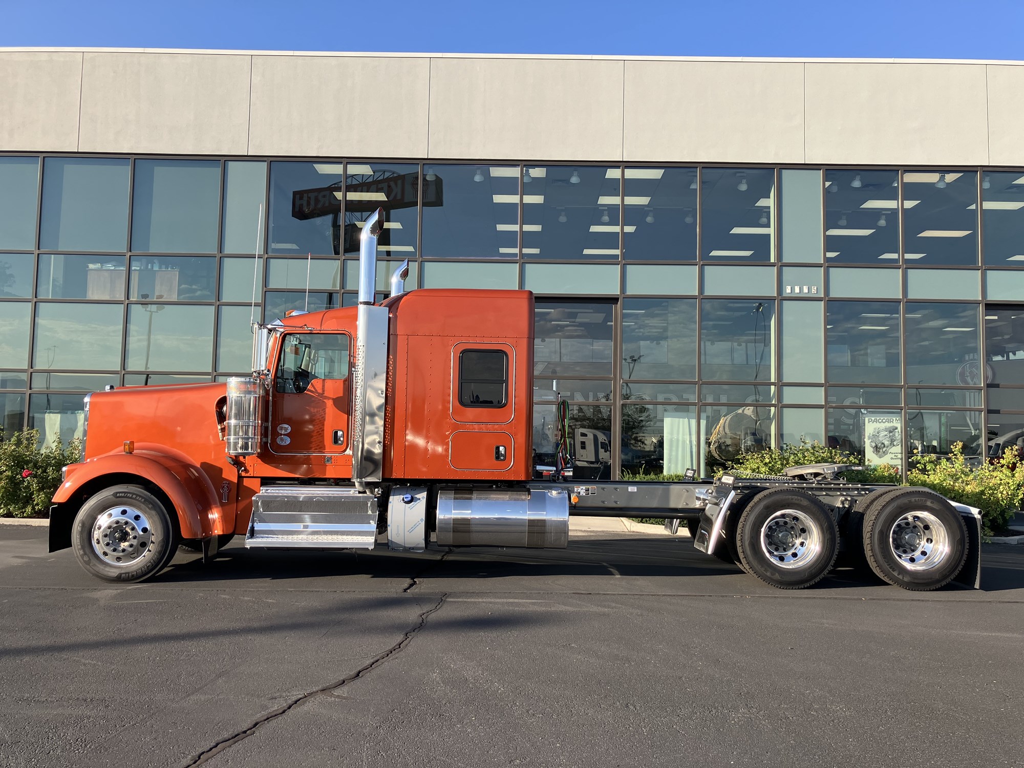 2027 Kenworth W900B 2027 Kenworth W900B - image 5 of 6