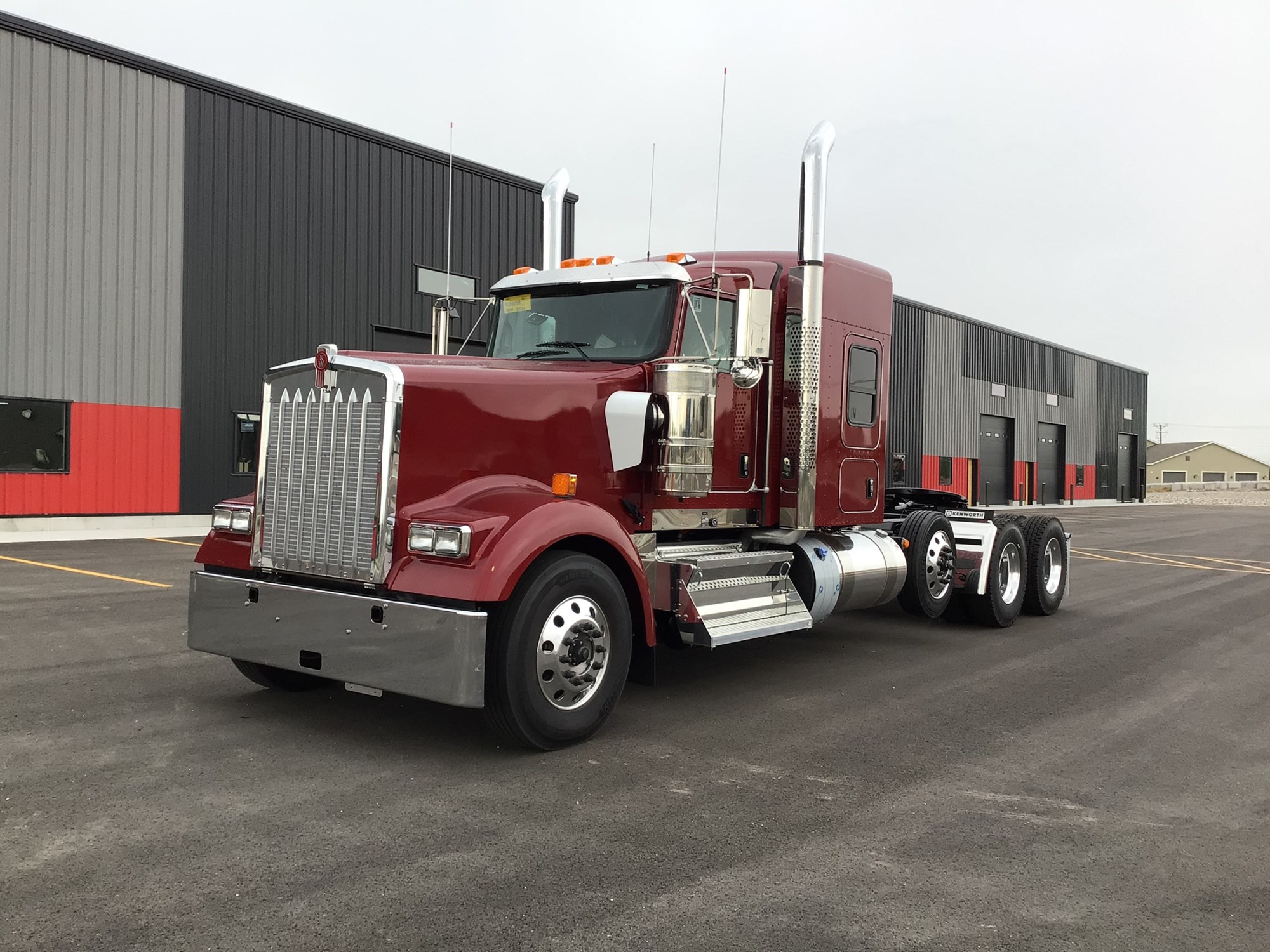 2027 Kenworth W900B 2027 Kenworth W900B - image 1 of 6