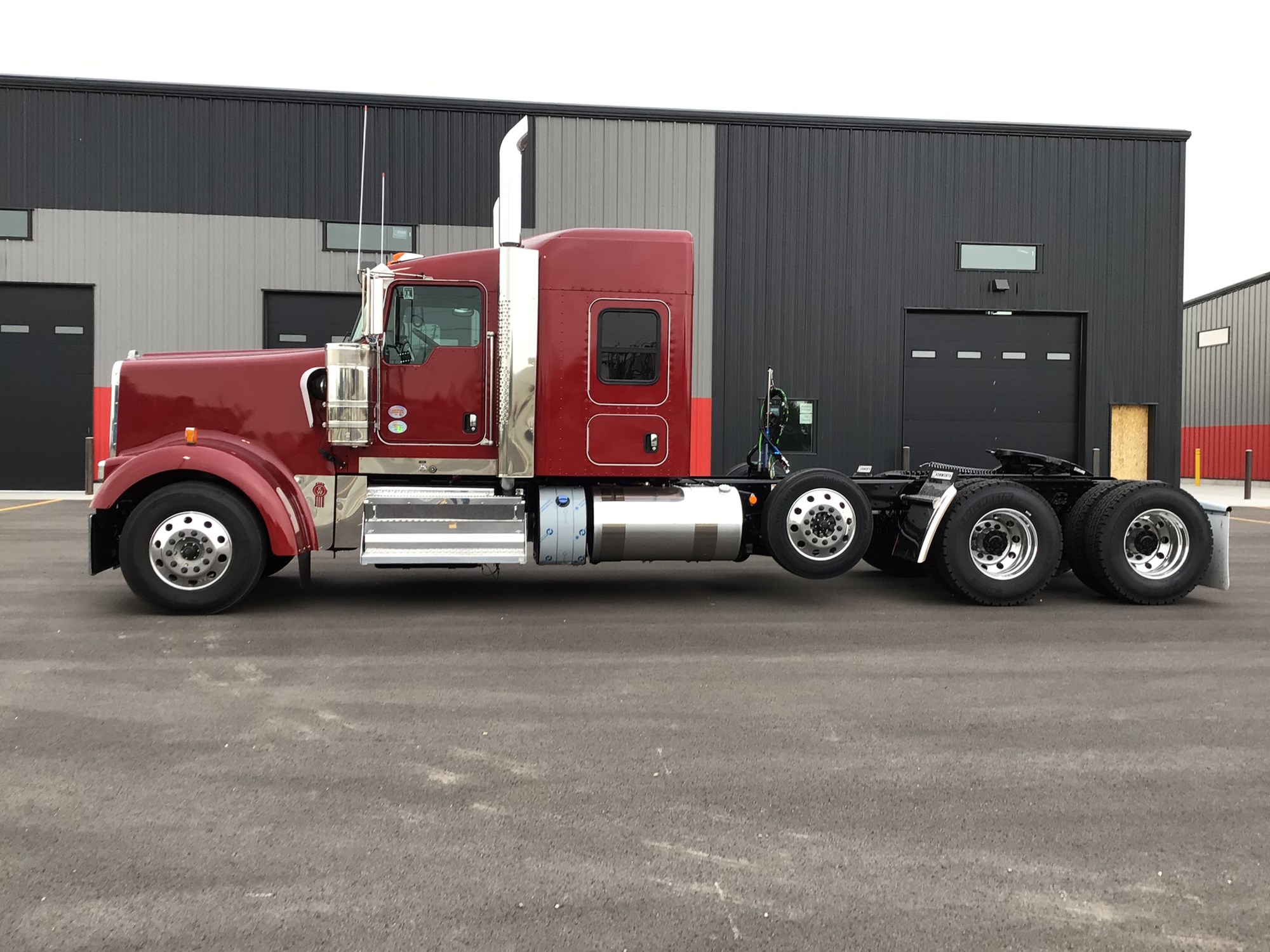 2027 Kenworth W900B 2027 Kenworth W900B - image 2 of 6