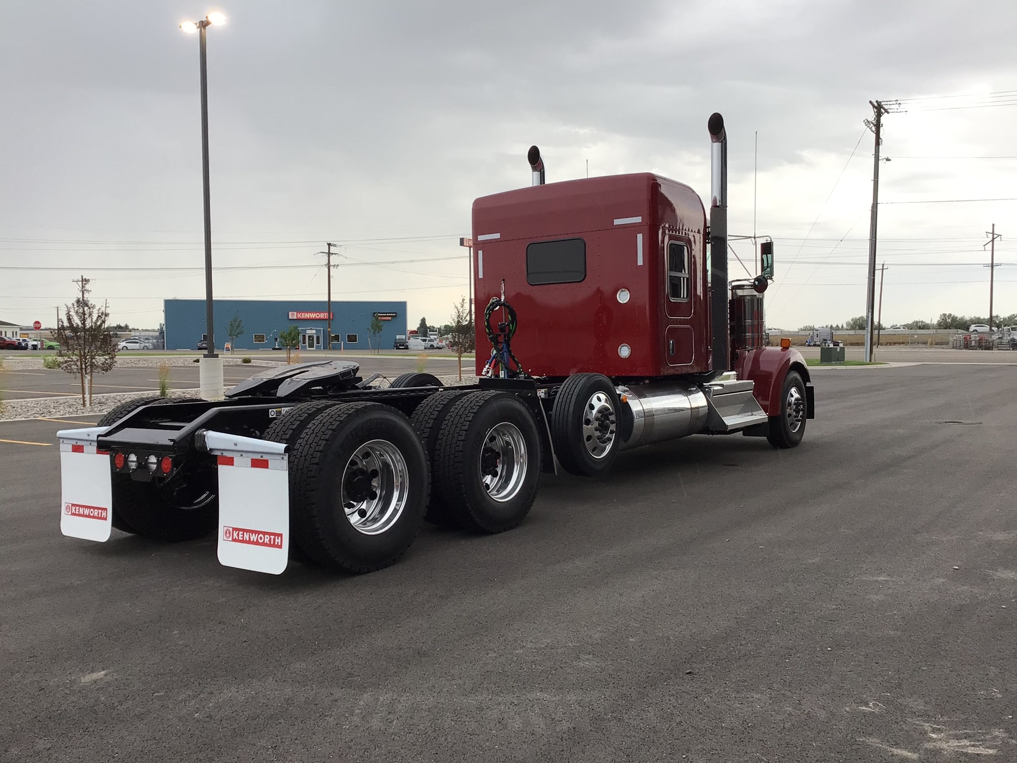 2027 Kenworth W900B 2027 Kenworth W900B - image 5 of 6
