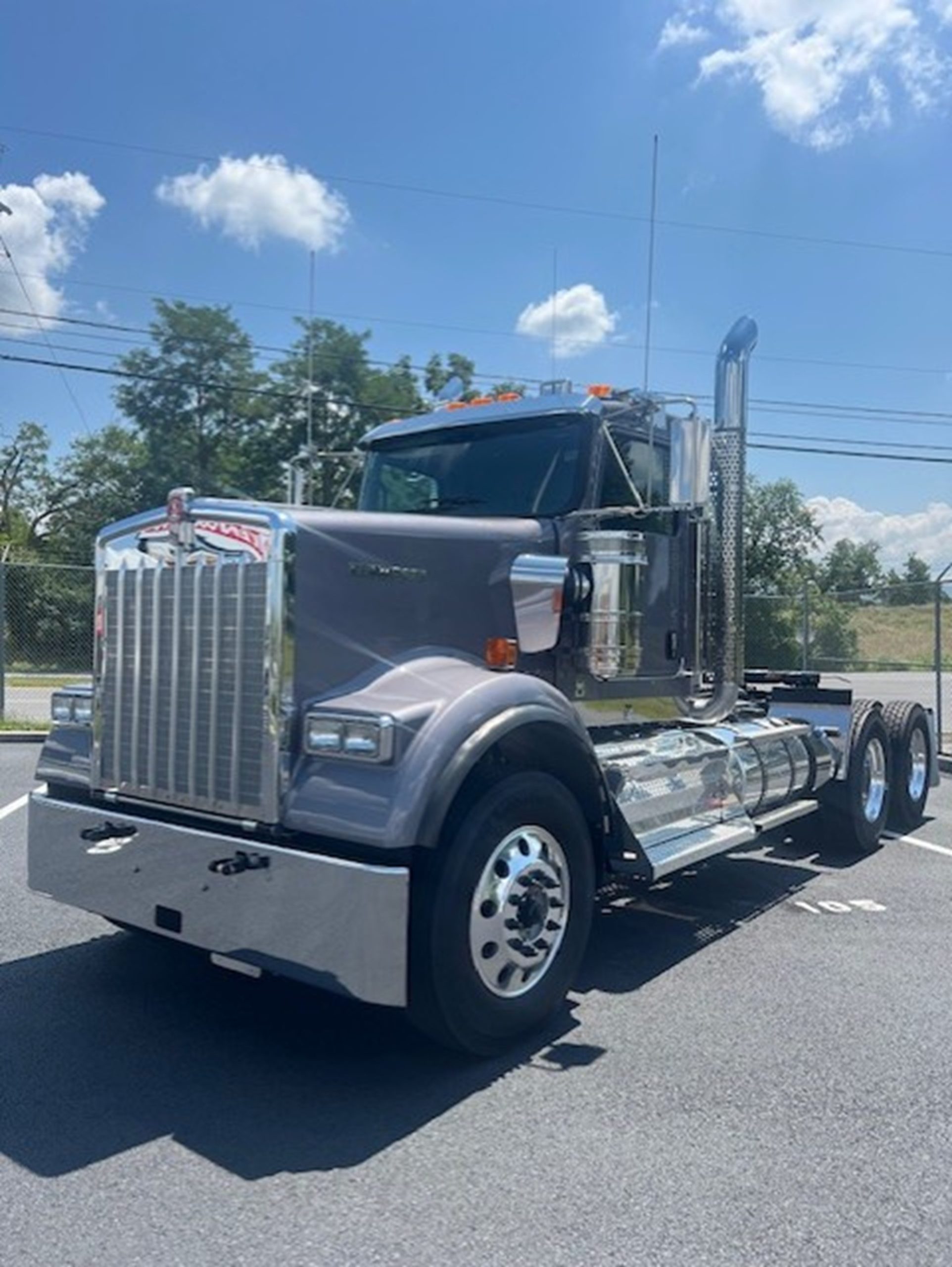 2027 Kenworth W900B 2027 Kenworth W900B - image 1 of 6