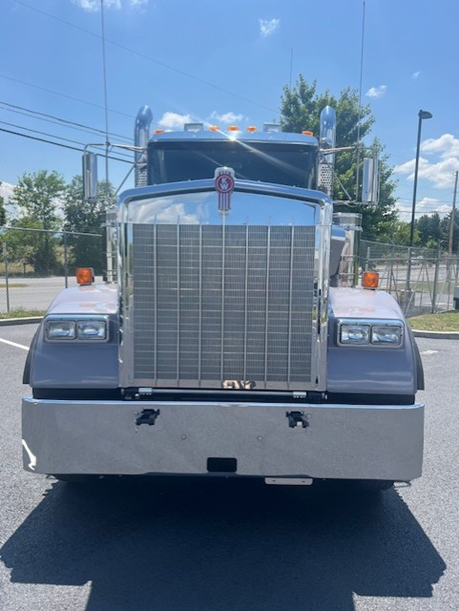 2027 Kenworth W900B 2027 Kenworth W900B - image 2 of 6