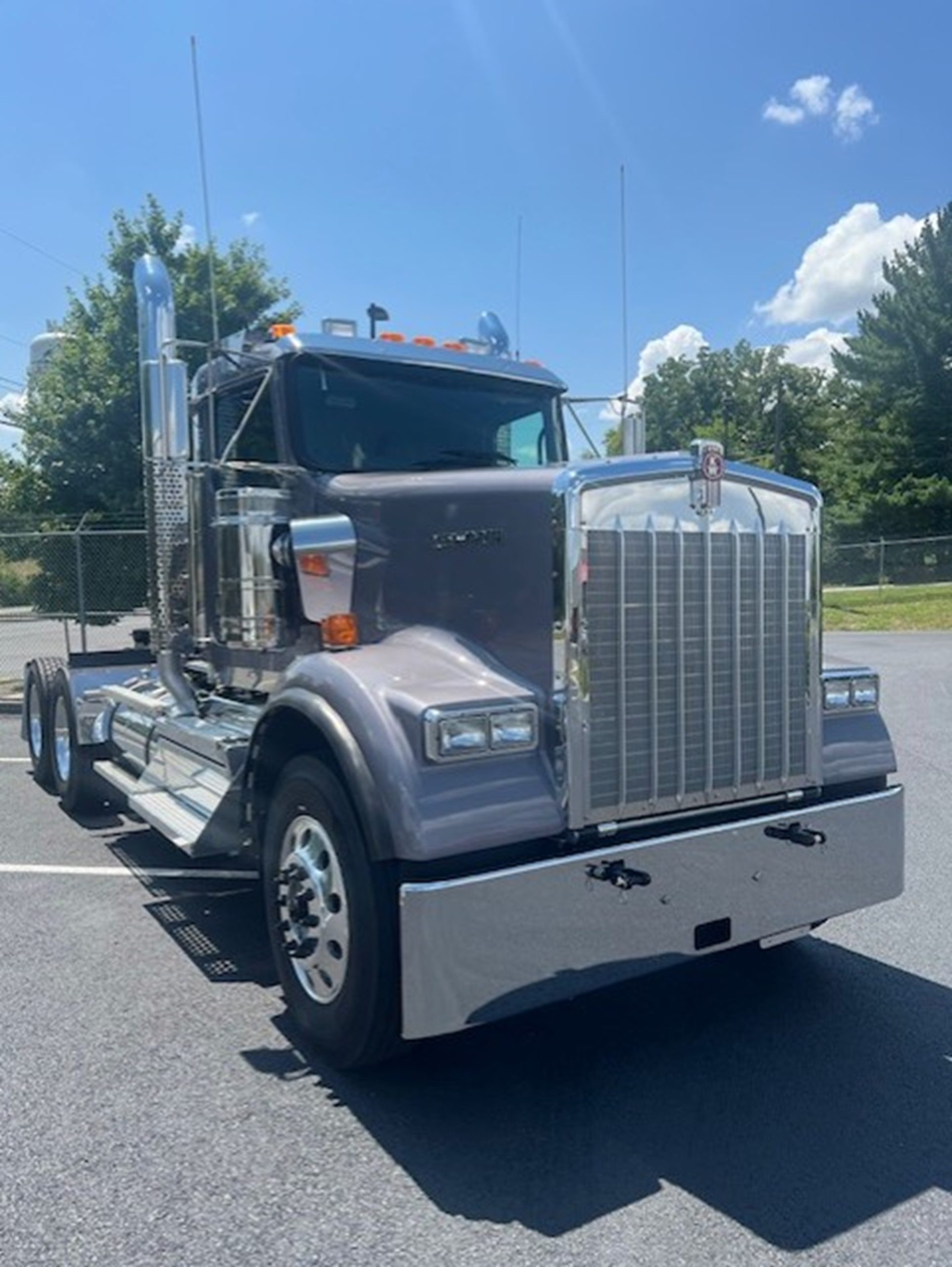 2027 Kenworth W900B 2027 Kenworth W900B - image 3 of 6