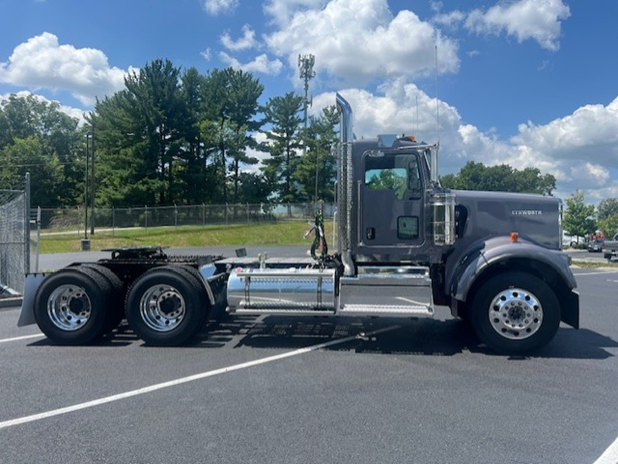 2027 Kenworth W900B 2027 Kenworth W900B - image 4 of 6