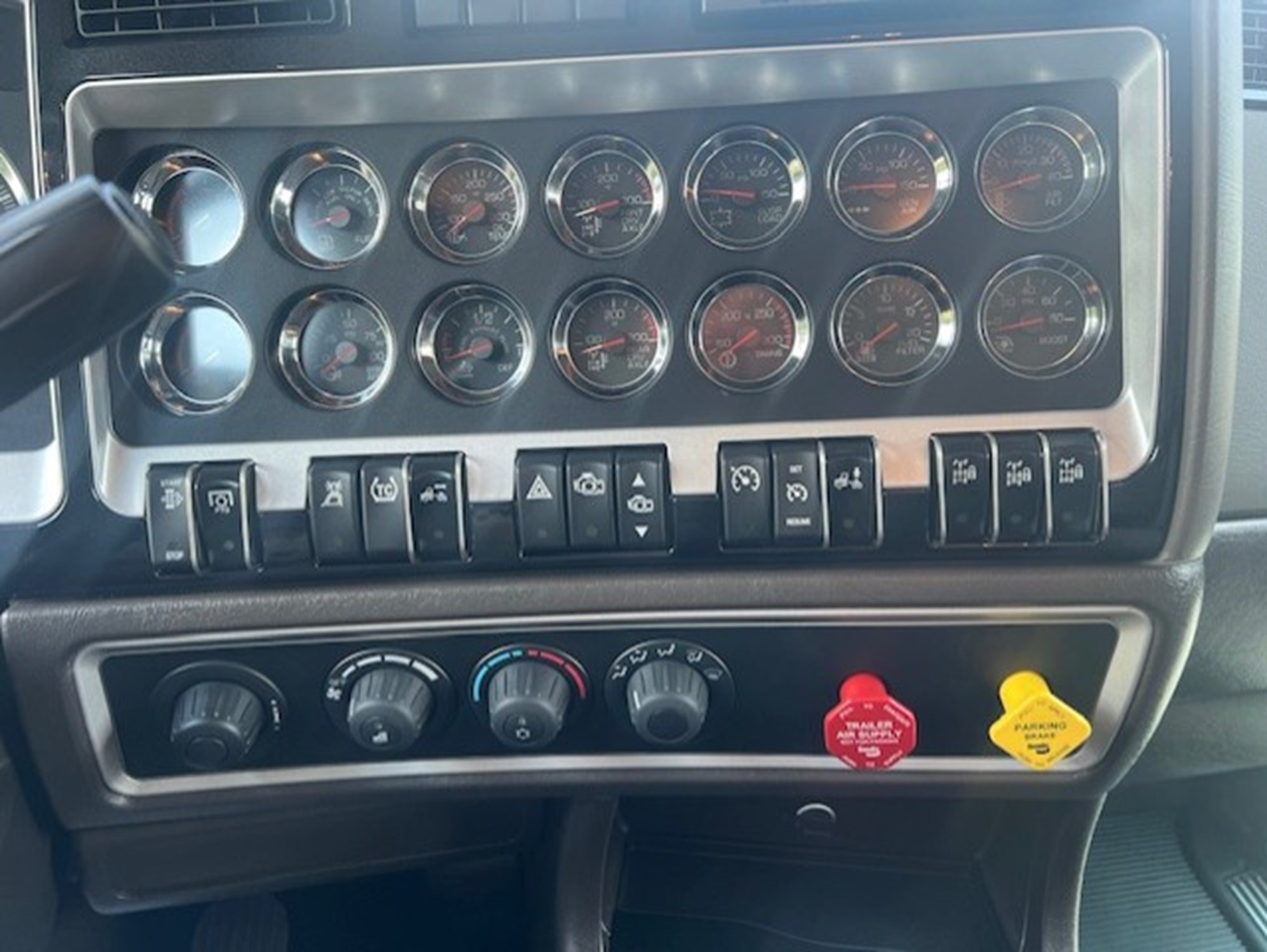 2027 Kenworth W900B VR258611-18 2027 Kenworth W900B VR258611-18