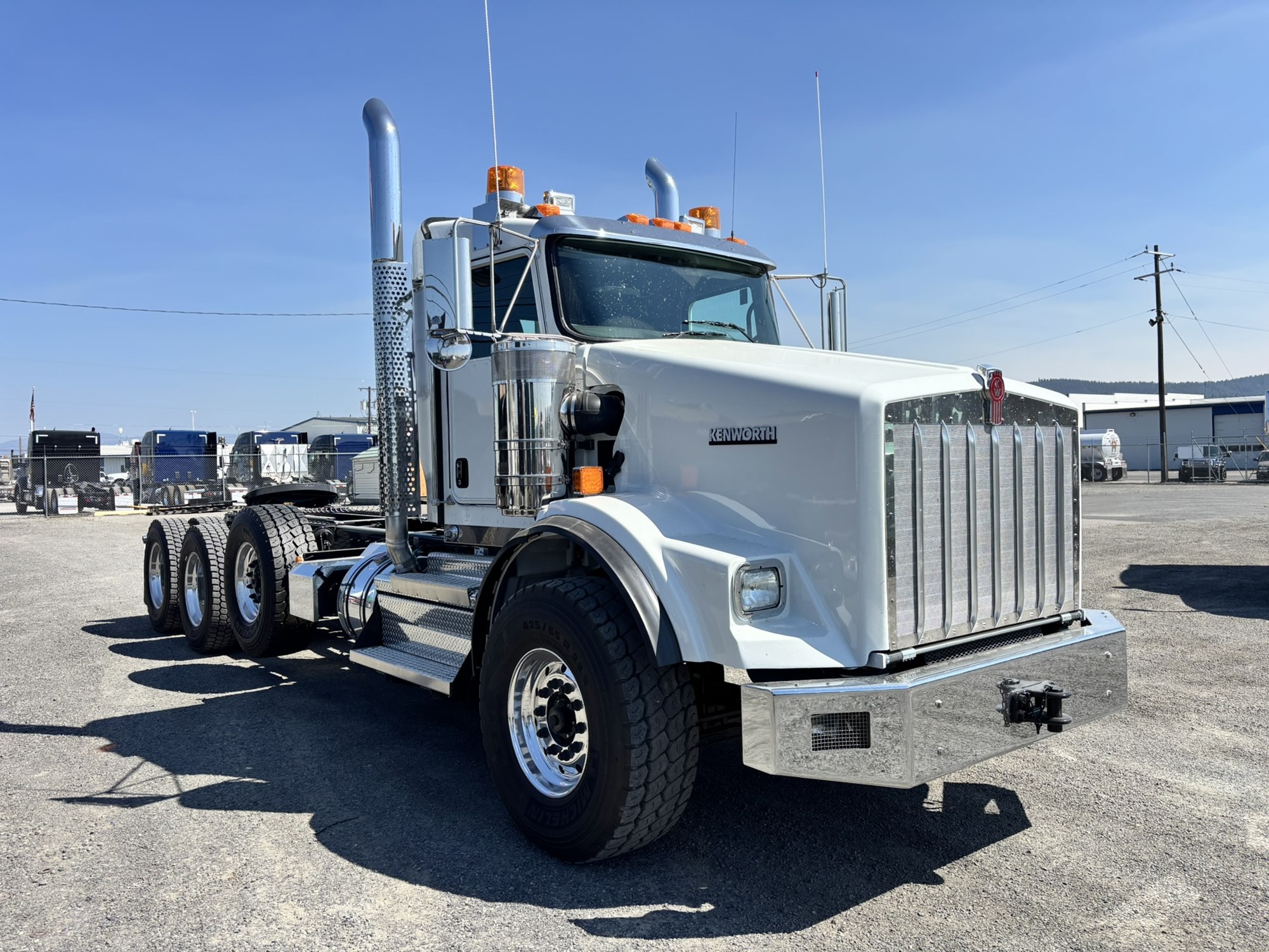 2027 Kenworth T800B 2027 Kenworth T800B - image 5 of 6