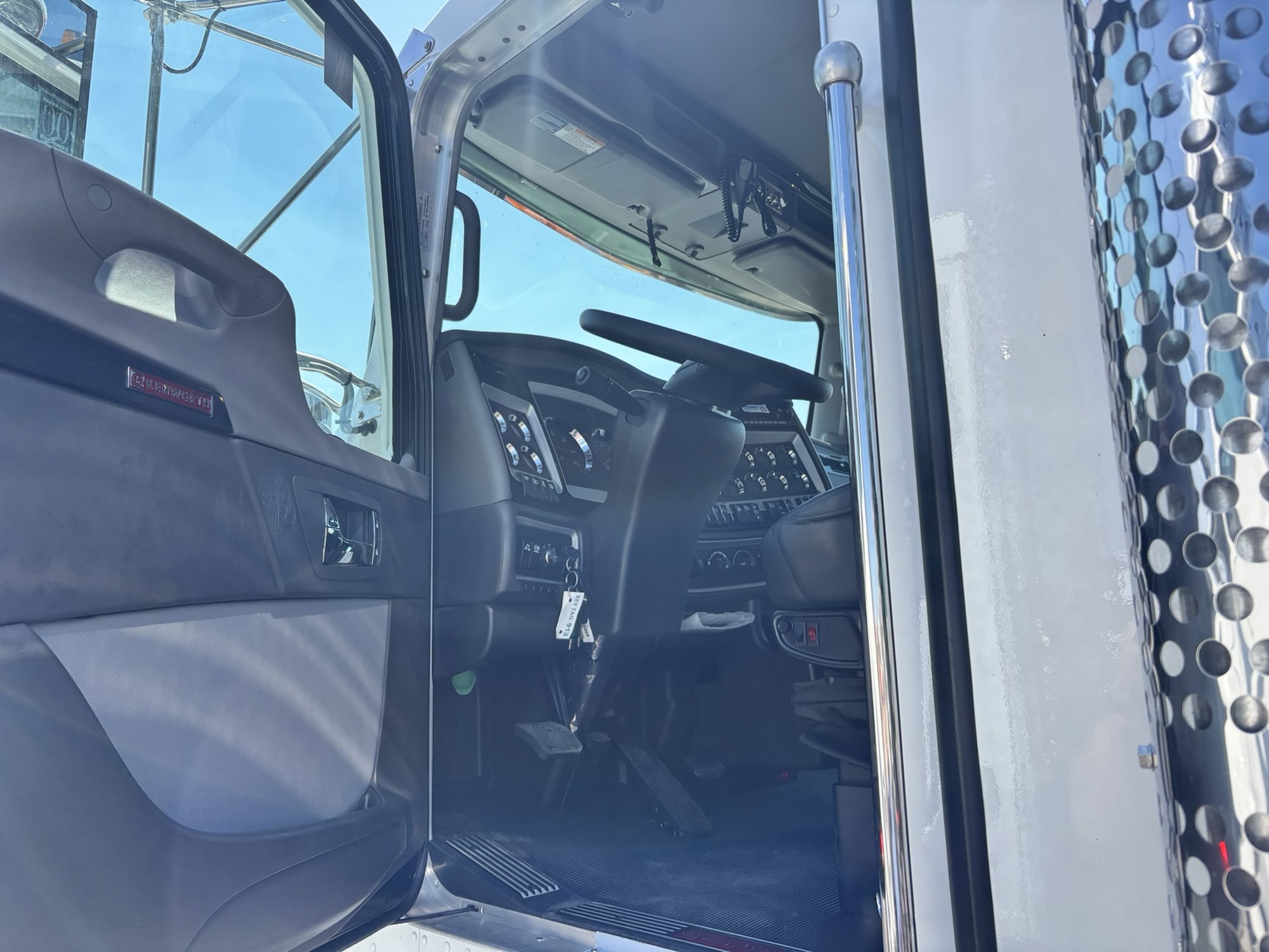2027 Kenworth T800B 2027 Kenworth T800B - image 6 of 6