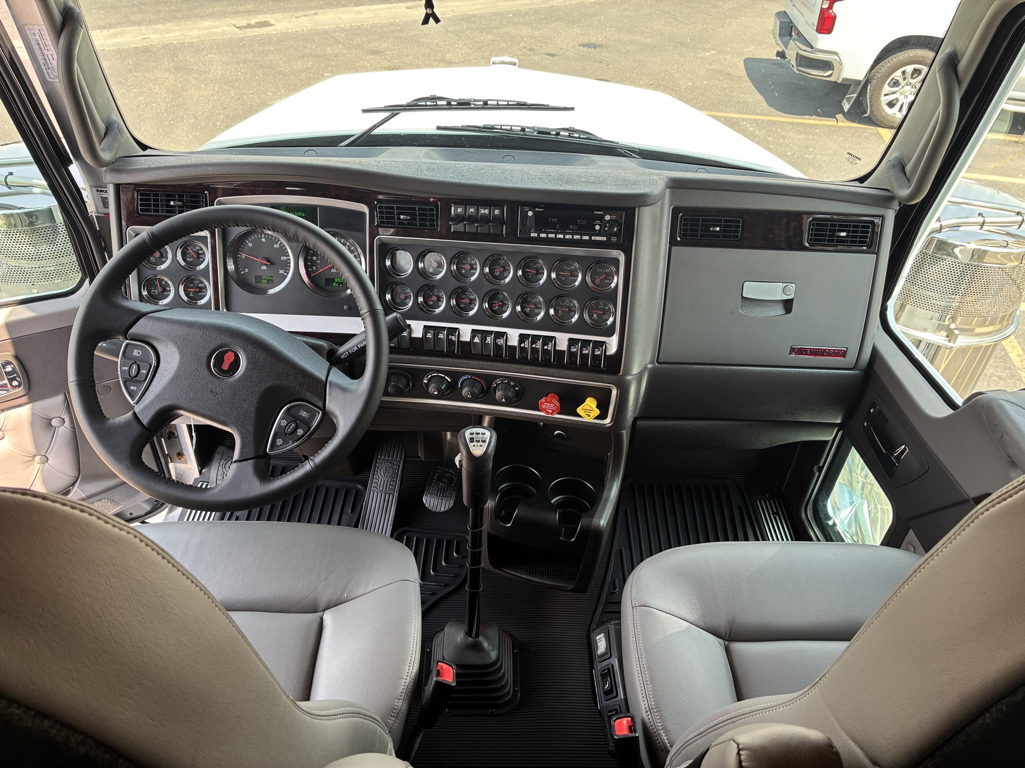 2027 Kenworth T800B 2027 Kenworth T800B - image 6 of 6