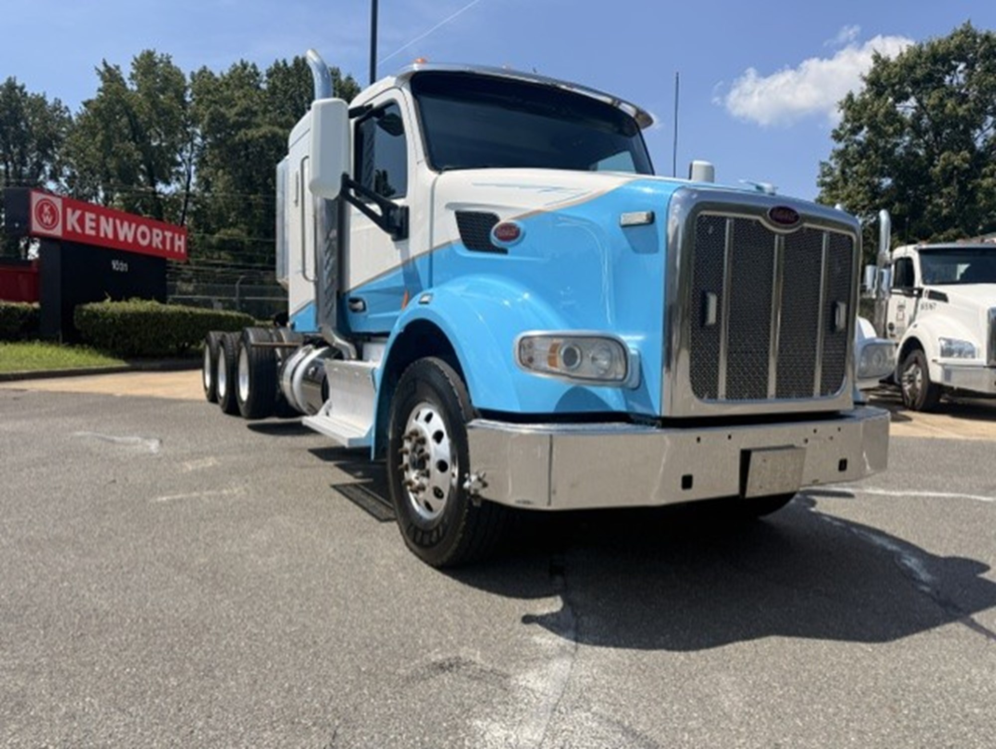 2015 Peterbilt 567 2015 Peterbilt 567 - image 4 of 6