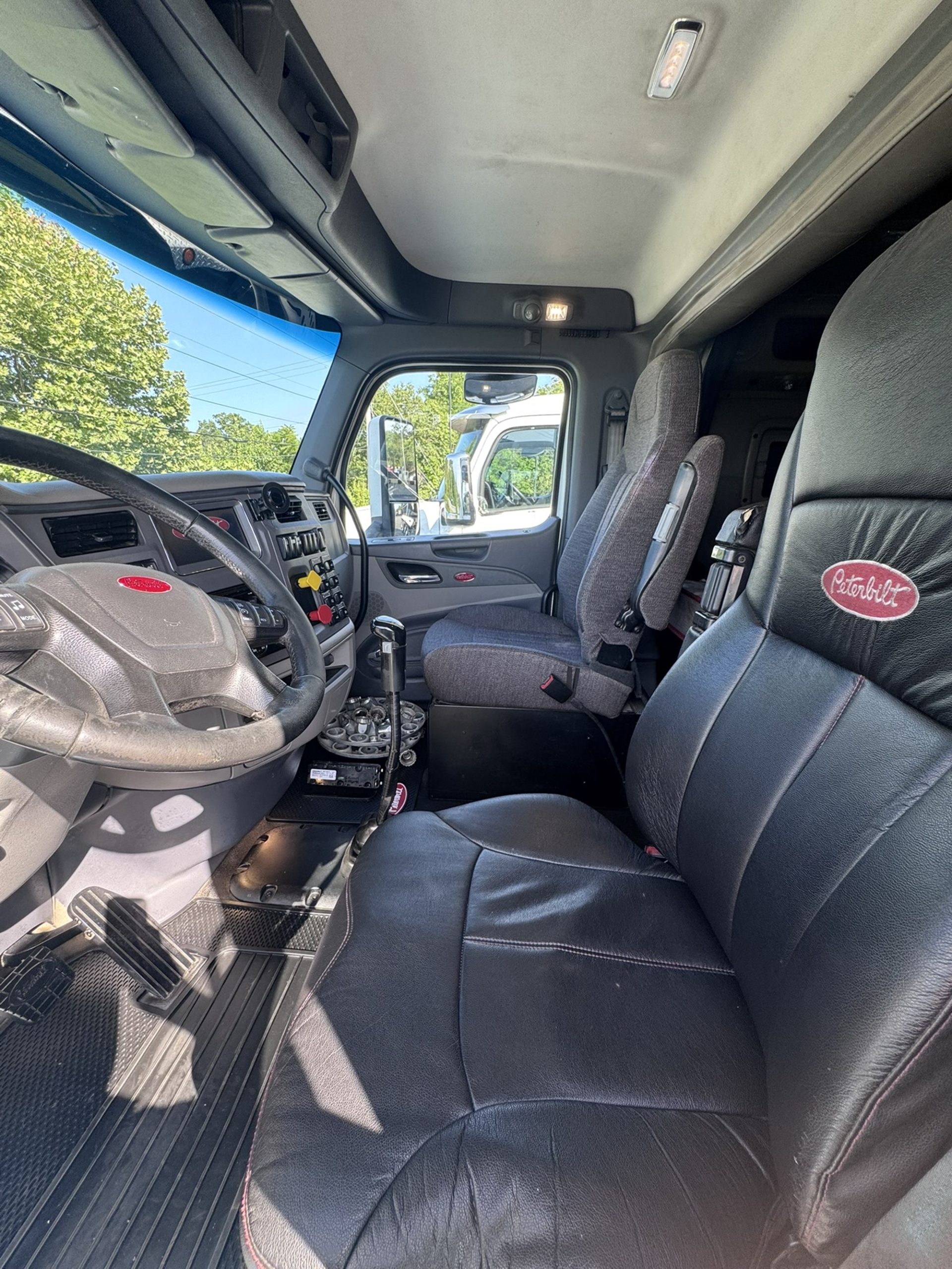 2015 Peterbilt 567 FD295157U-21 2015 Peterbilt 567 FD295157U-21