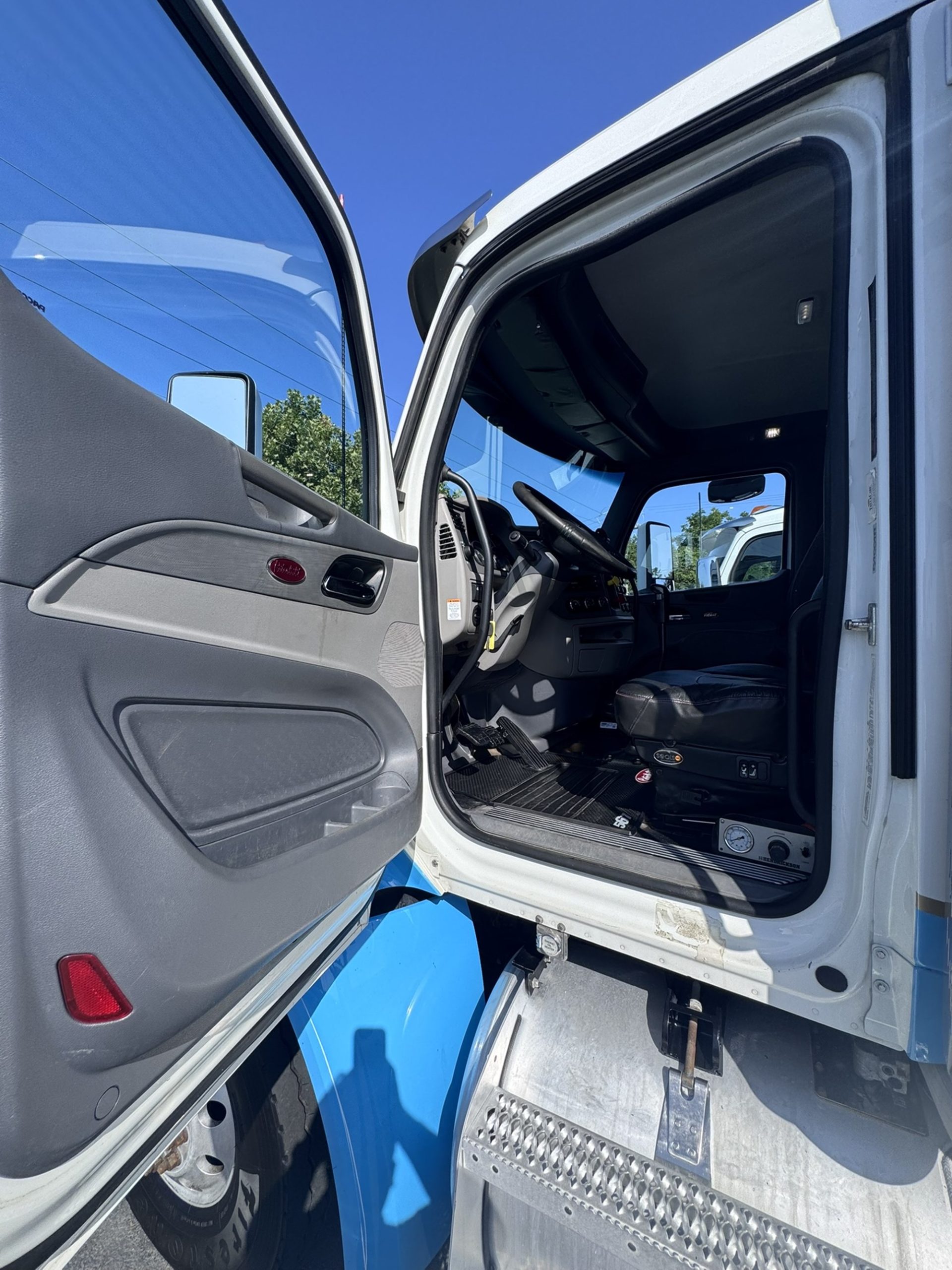 2015 Peterbilt 567 FD295157U-22 2015 Peterbilt 567 FD295157U-22