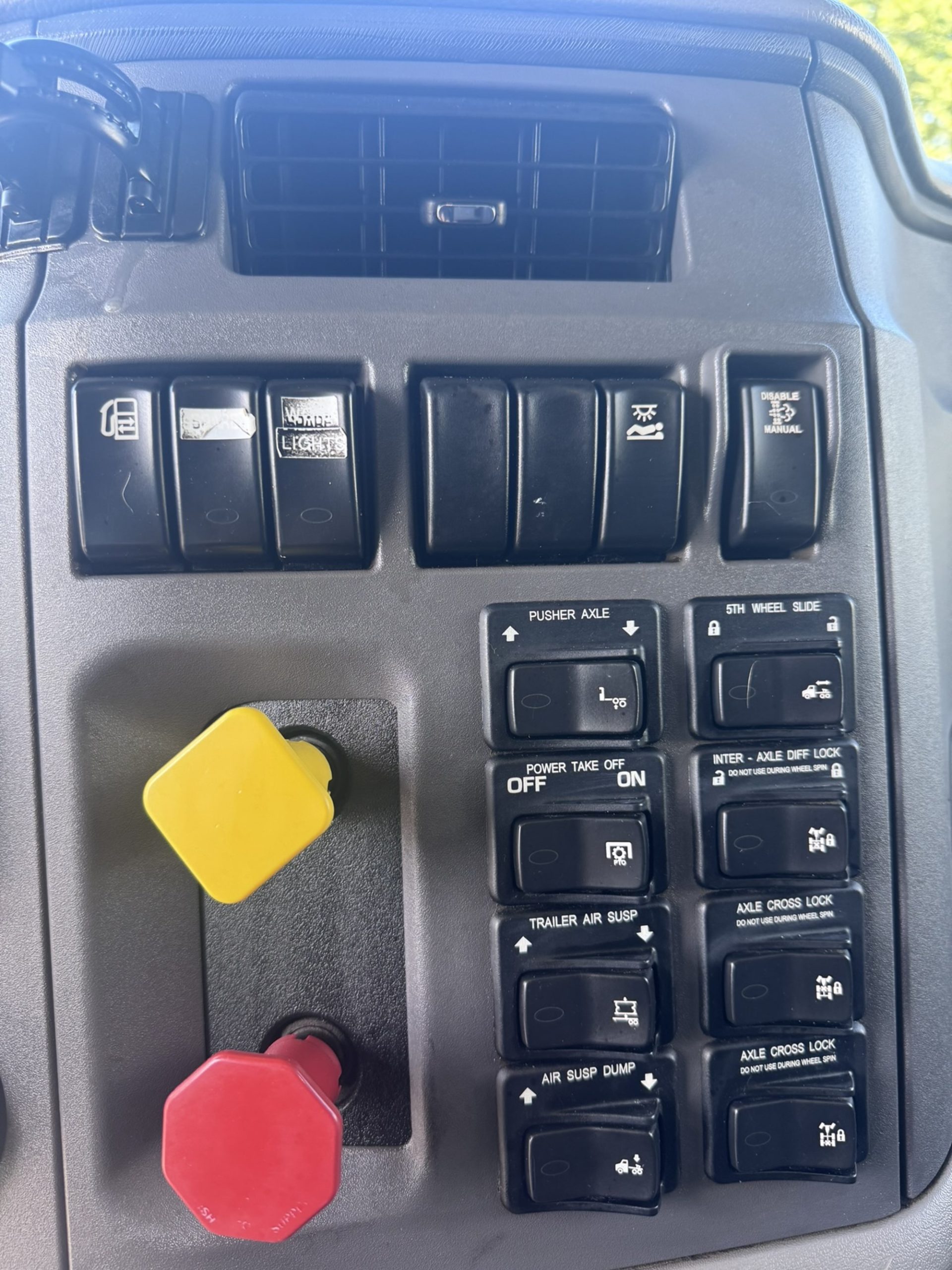 2015 Peterbilt 567 FD295157U-25 2015 Peterbilt 567 FD295157U-25