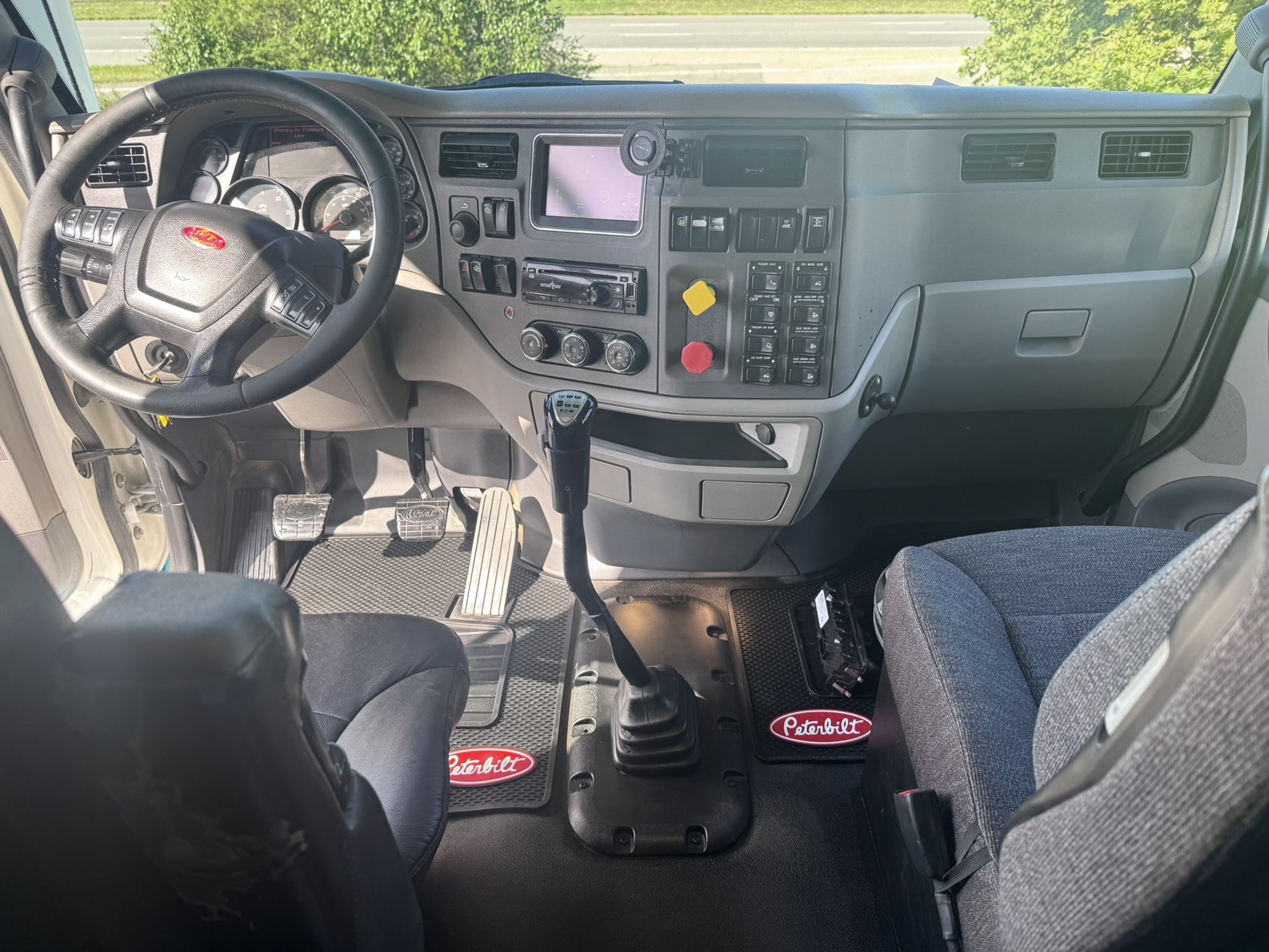 2015 Peterbilt 567 FD295157U-27 2015 Peterbilt 567 FD295157U-27