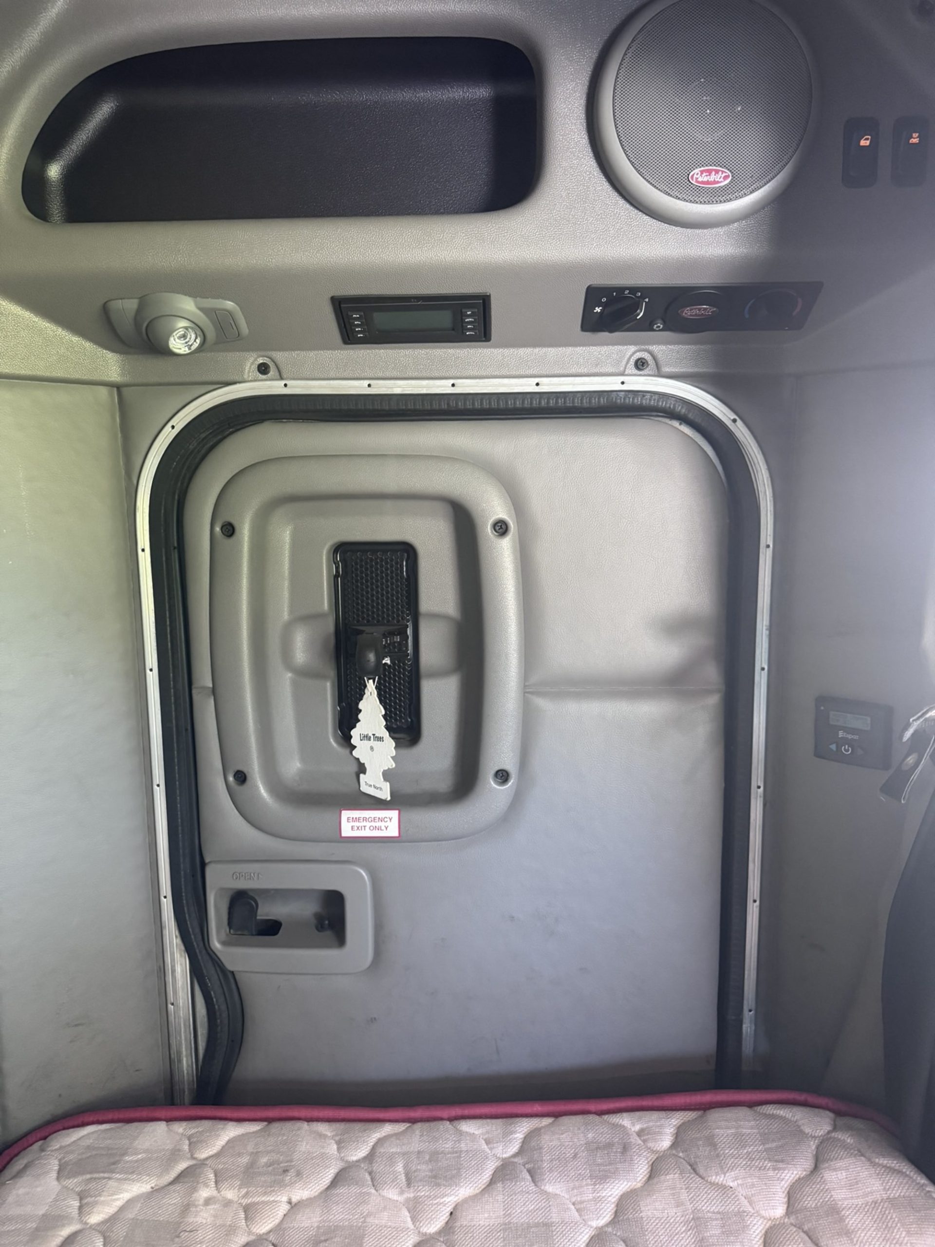 2015 Peterbilt 567 FD295157U-28 2015 Peterbilt 567 FD295157U-28