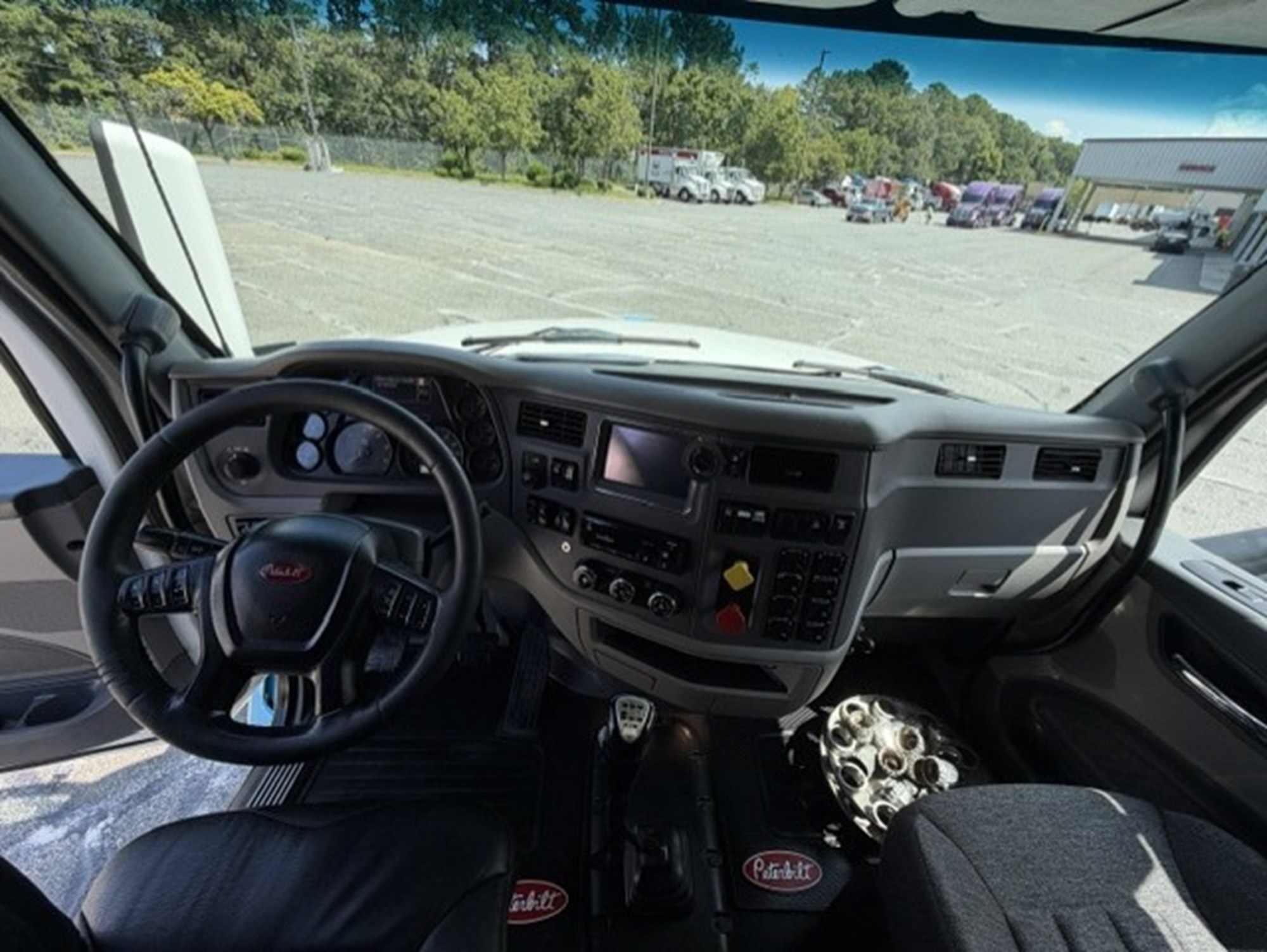 2015 Peterbilt 567 FD295157U-50 2015 Peterbilt 567 FD295157U-50