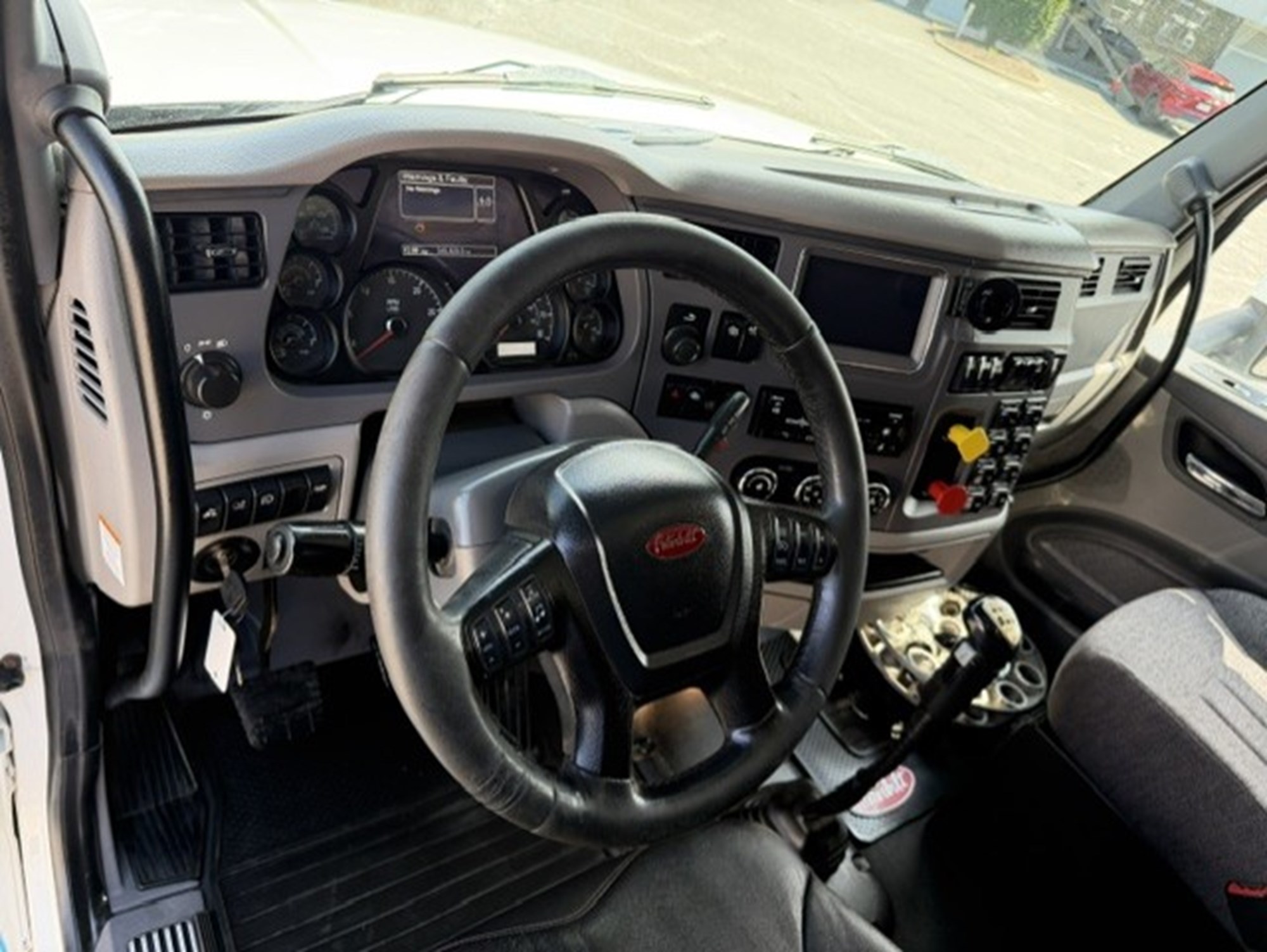 2015 Peterbilt 567 FD295157U-51 2015 Peterbilt 567 FD295157U-51