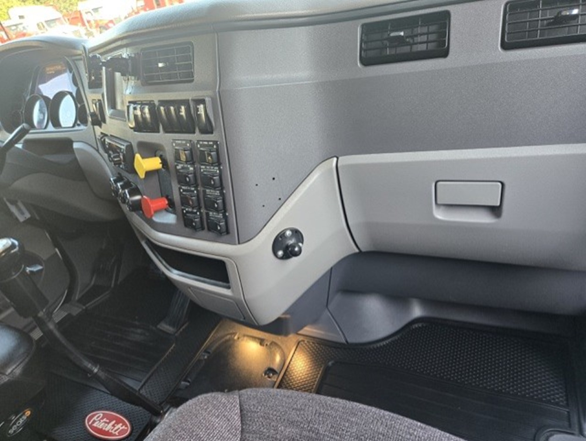 2015 Peterbilt 567 FD295157U-57 2015 Peterbilt 567 FD295157U-57