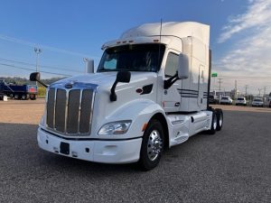 2016 Peterbilt 579 GD351337U-01