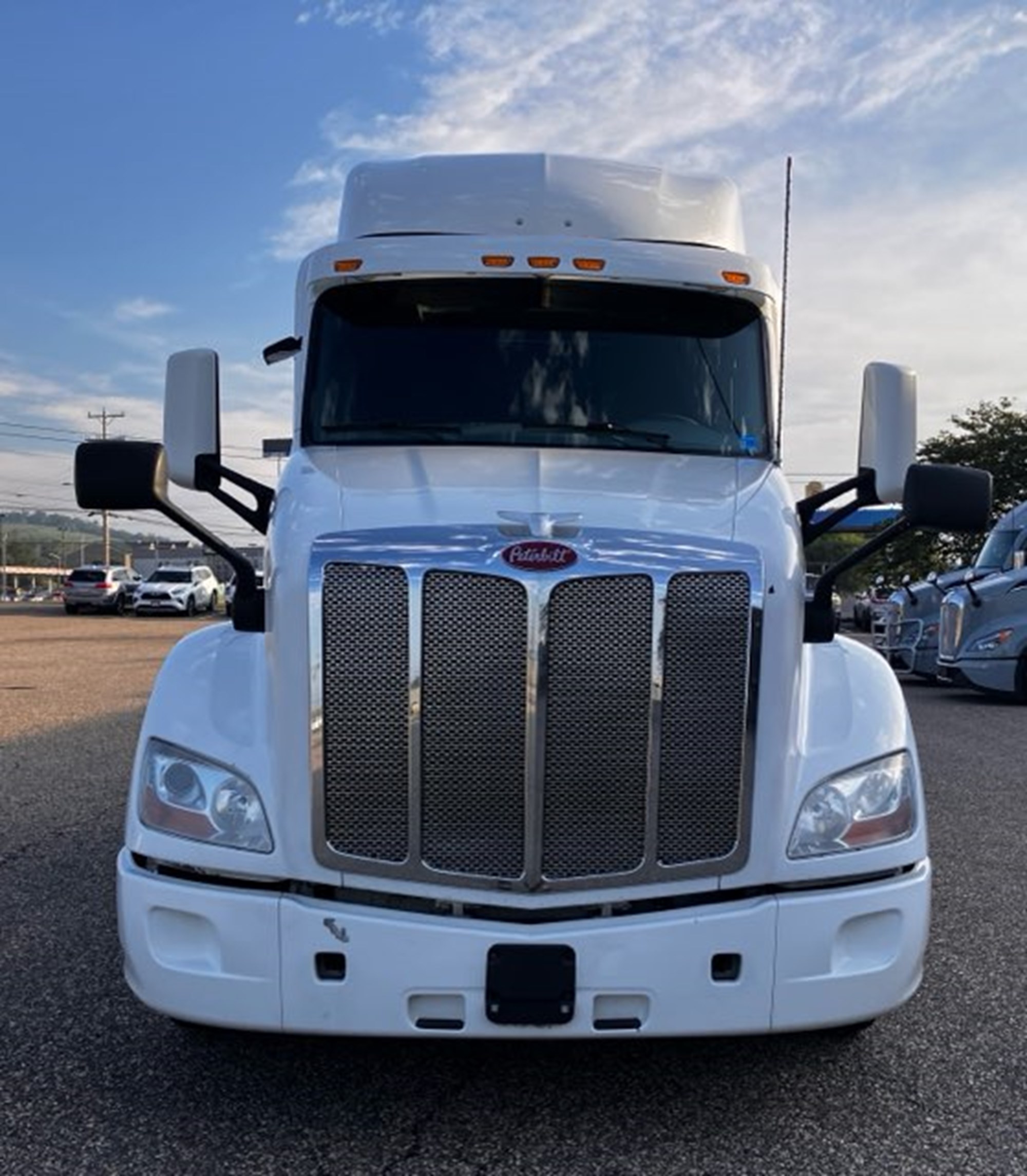 2016 Peterbilt 579 2016 Peterbilt 579 - image 2 of 6